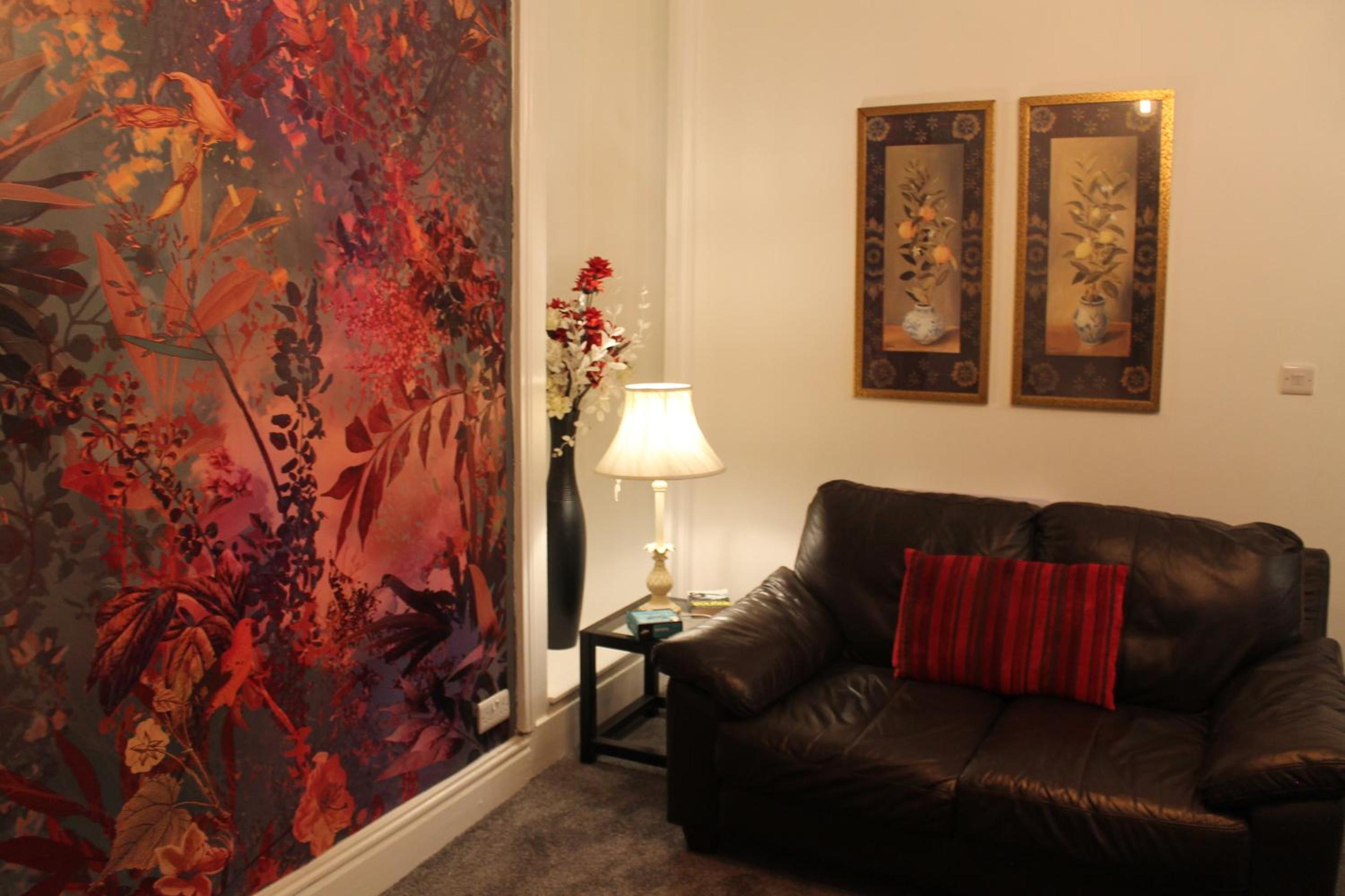 One-Bedroom Apartment - Photo 3