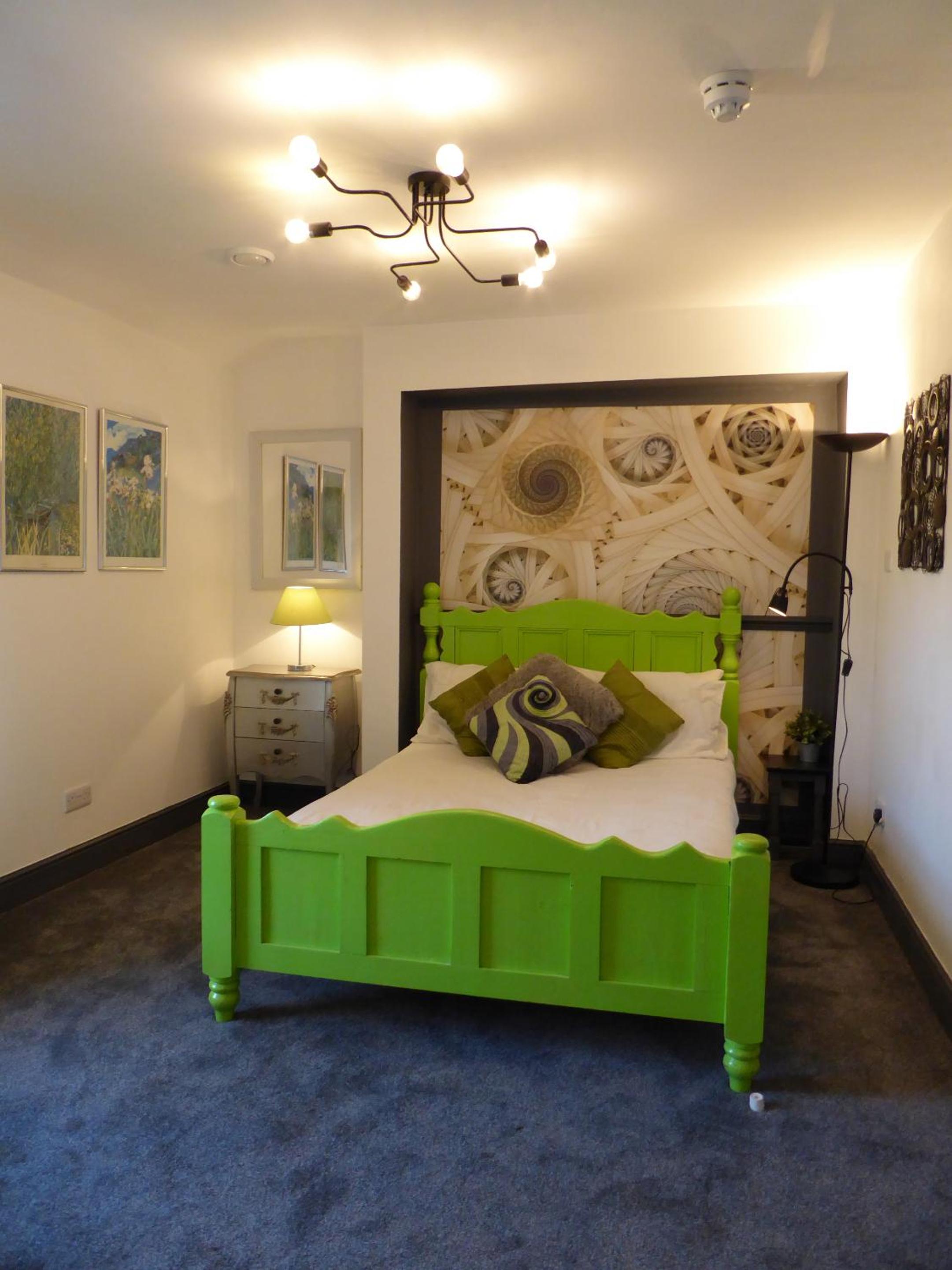 One-Bedroom Superior Apartment - Photo 3