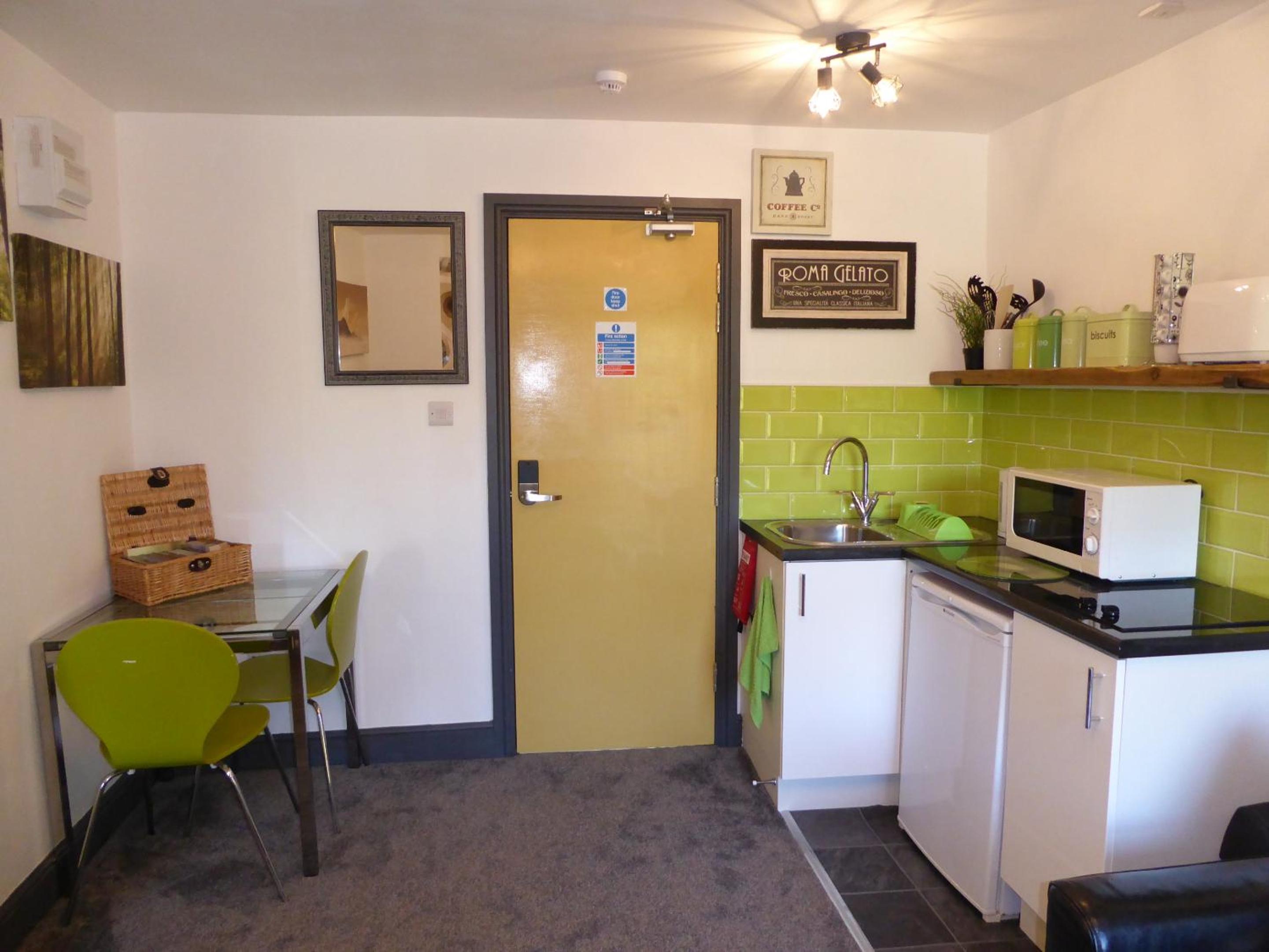 One-Bedroom Superior Apartment - Photo 4