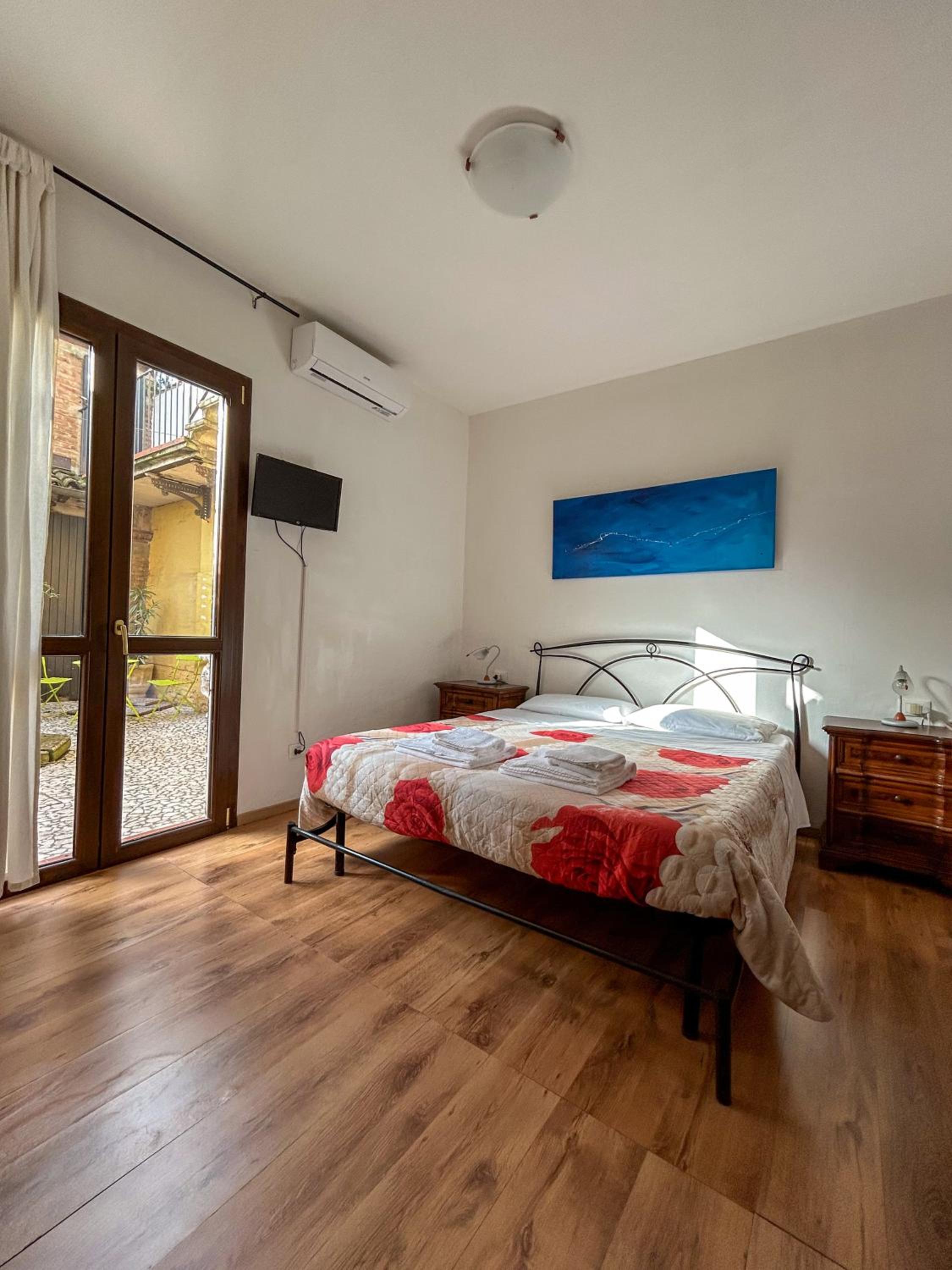 Double Room with Patio photo 1