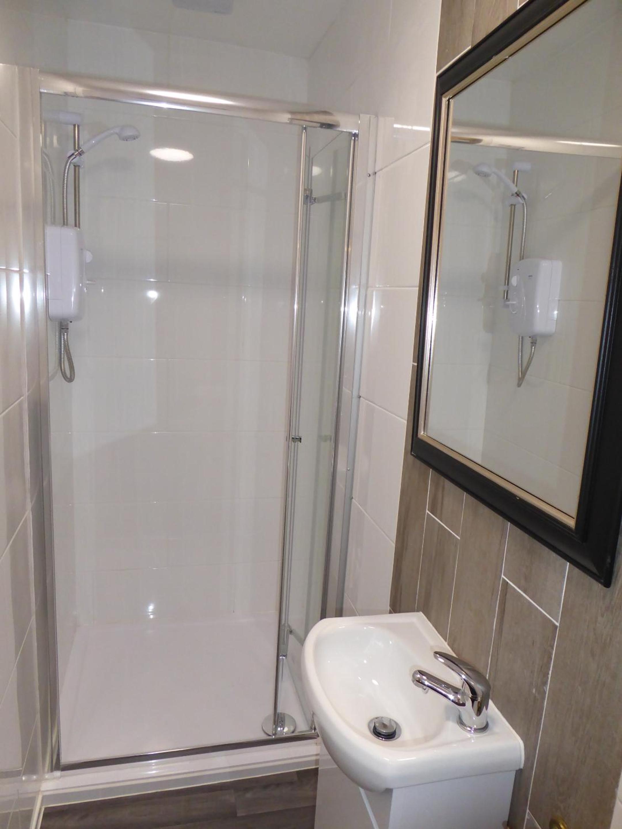 One-Bedroom Superior Apartment - Photo 6