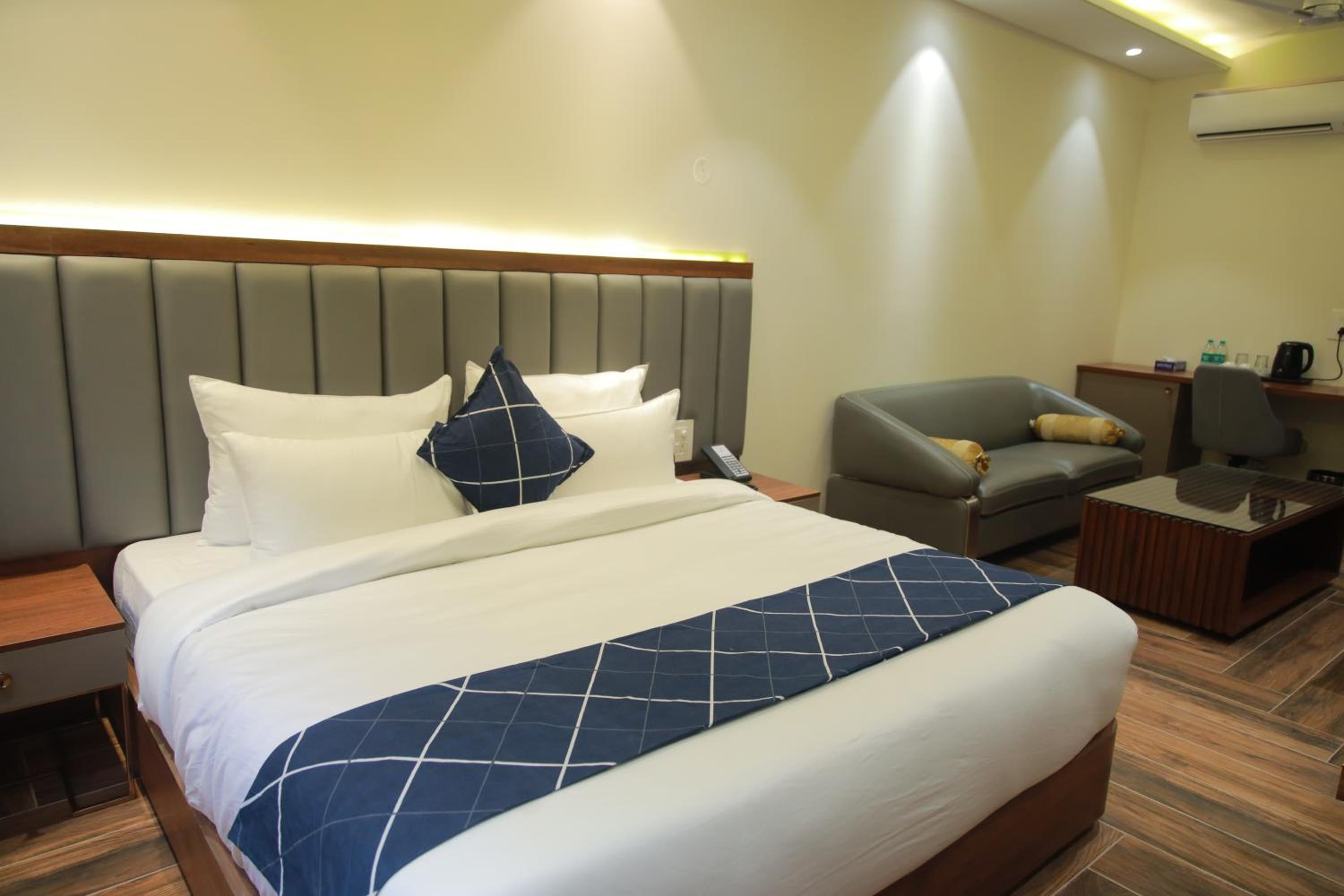 Deluxe King Suite