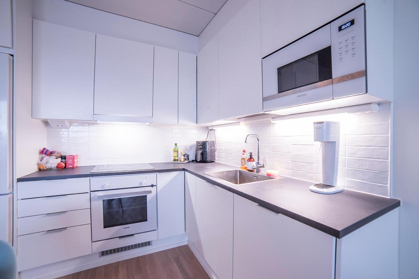 One-Bedroom Apartment with Balcony and City View photo 3