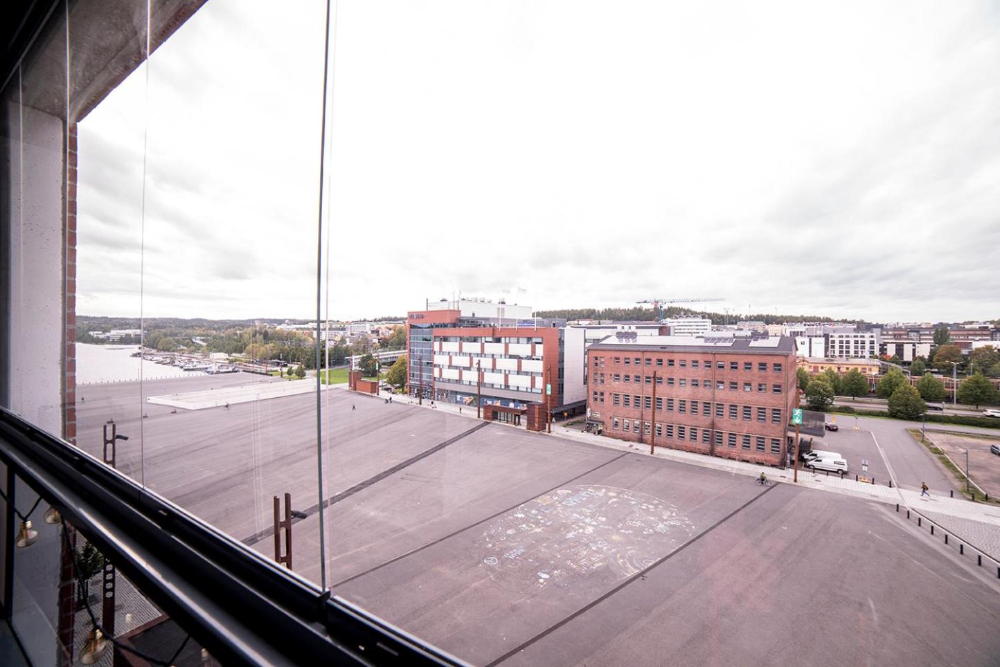 One-Bedroom Apartment with Balcony and City View photo 1