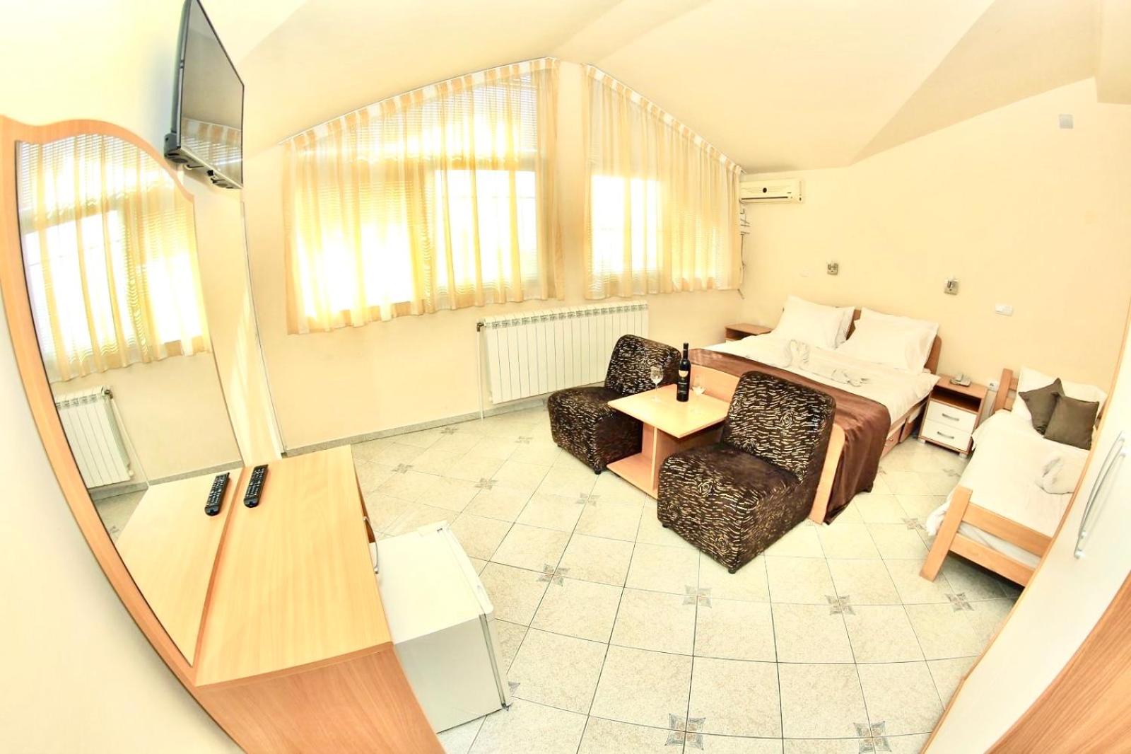 Standard Triple Room - Photo 8