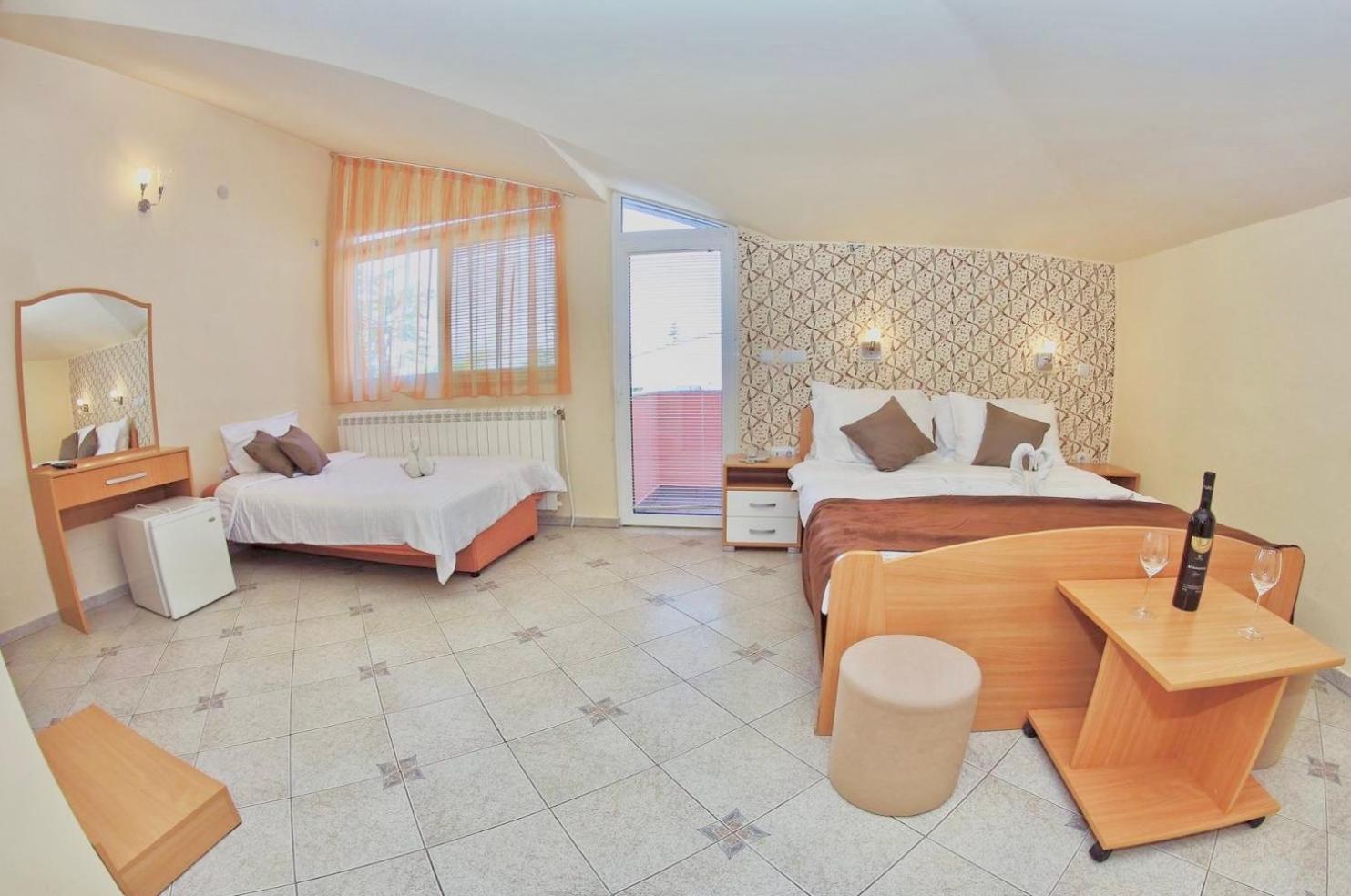 Standard Triple Room - Photo 6