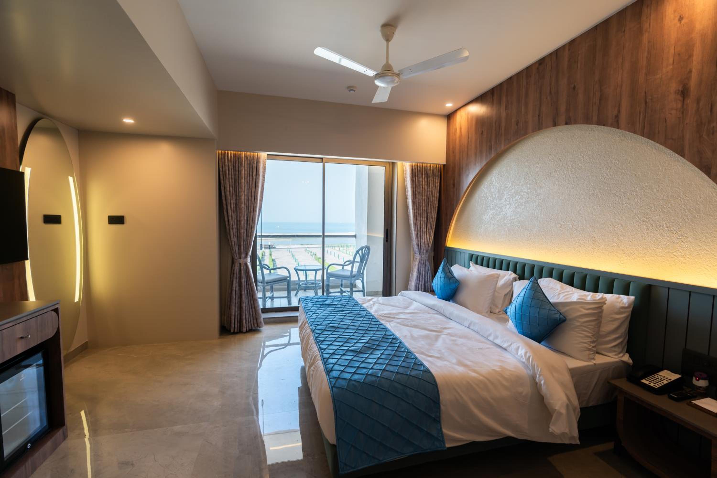 Fern Club Room - Photo 1