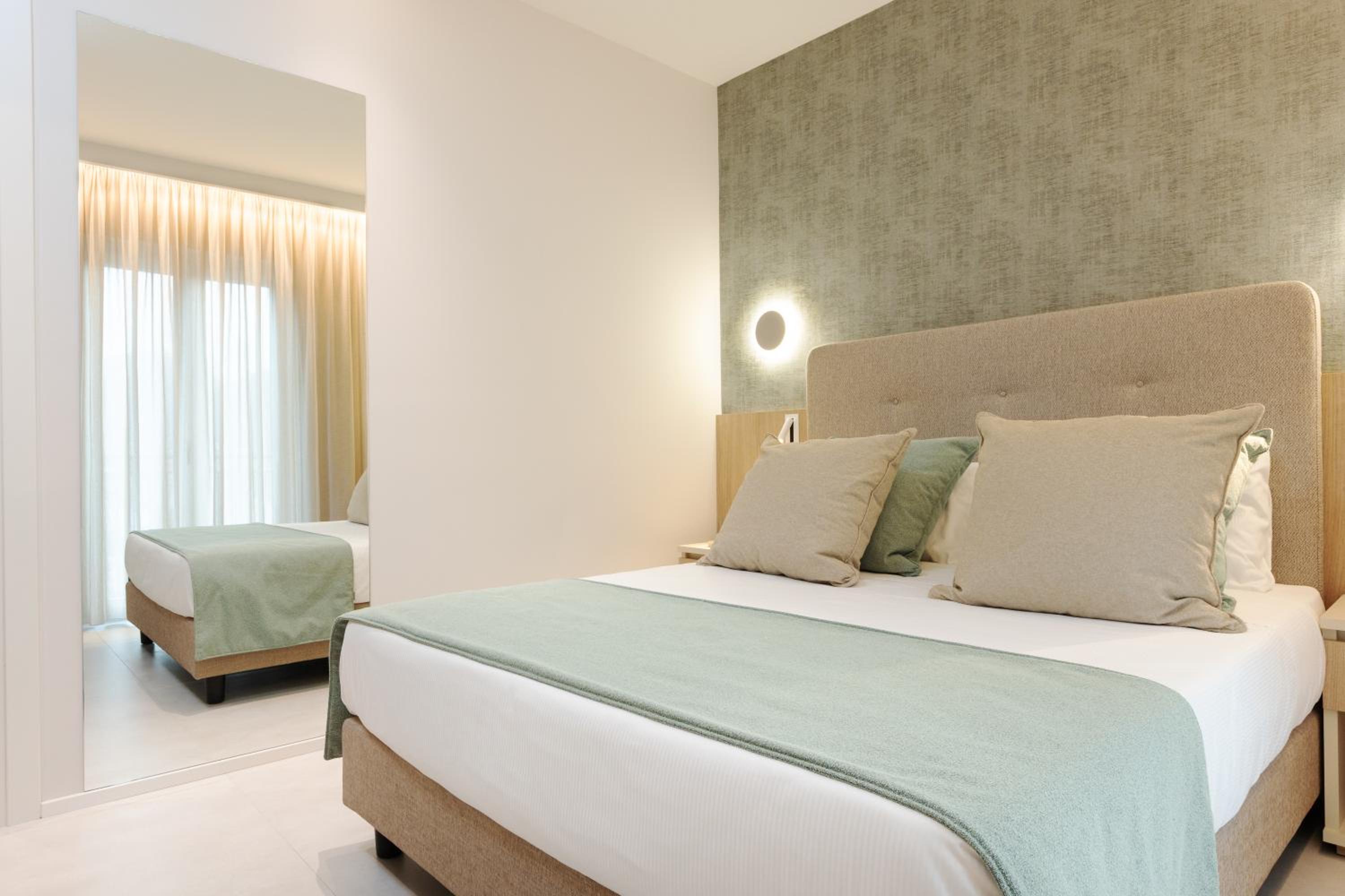 Deluxe One-Bedroom Apartment