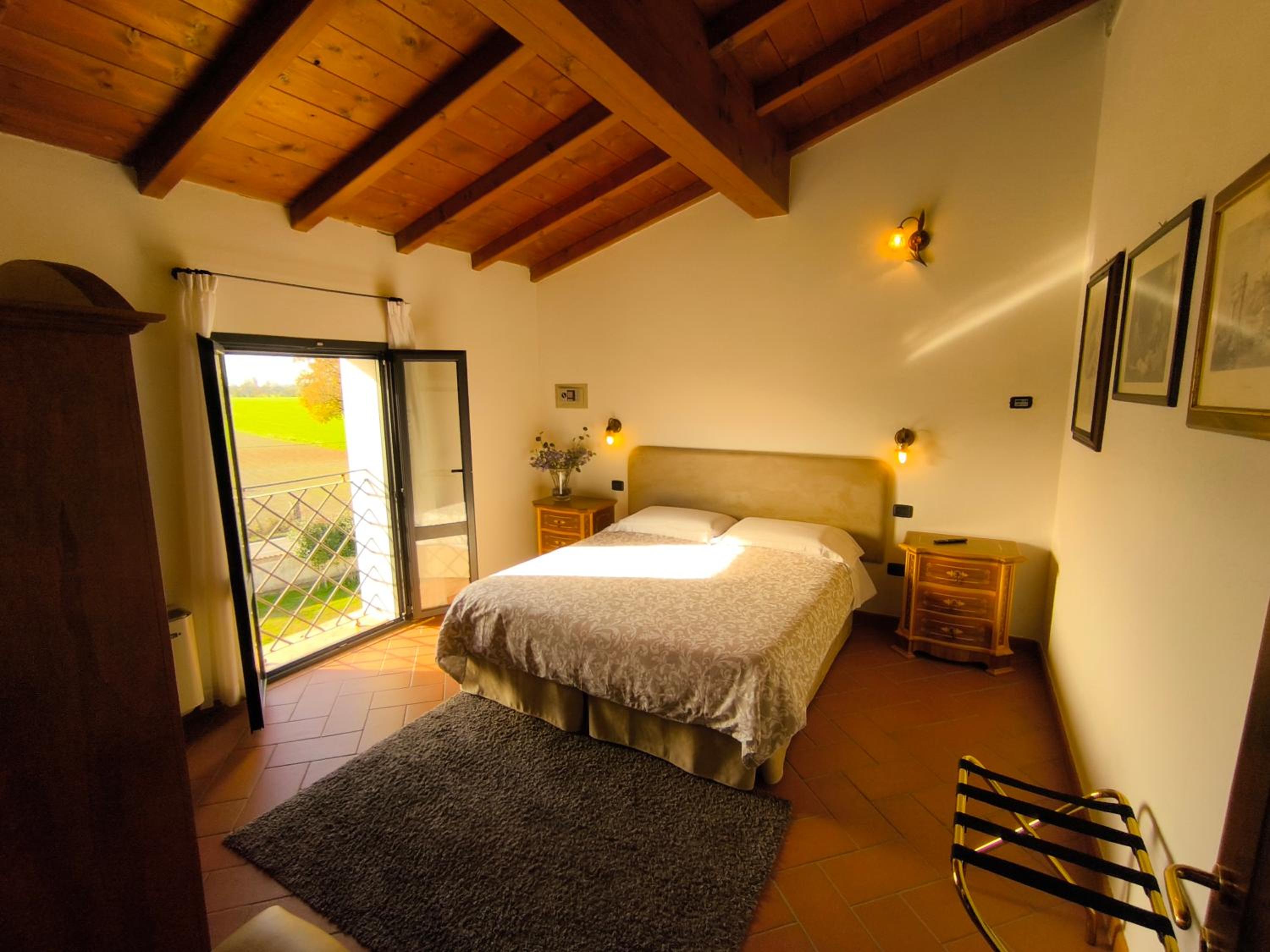King Suite - Photo 2