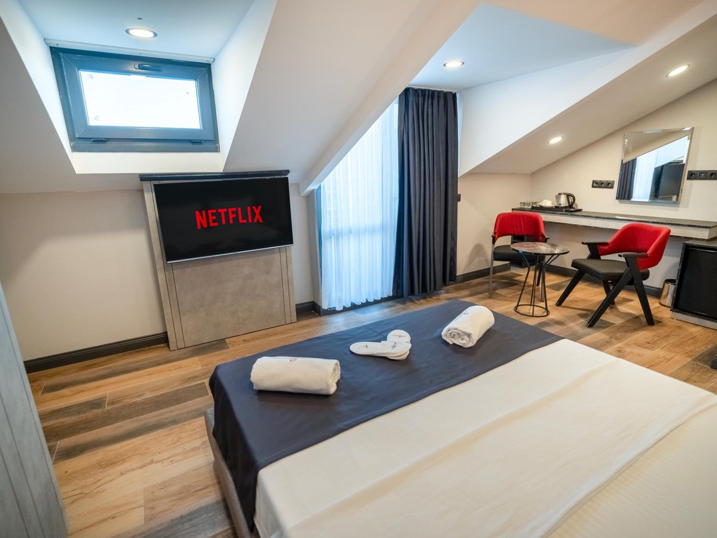 Deluxe Double Room with Balcony photo 1