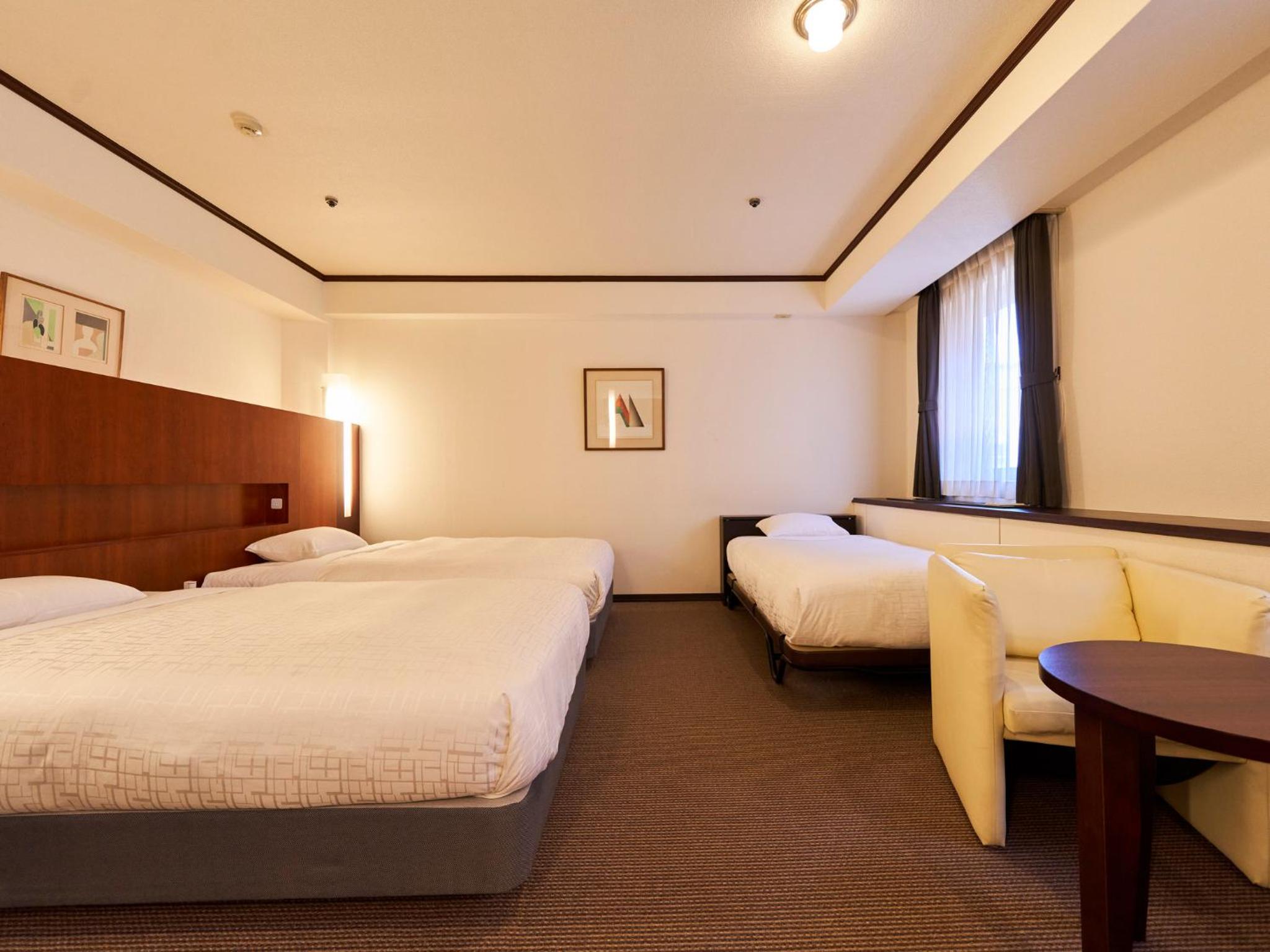 Superior Triple Room - Non Smoking photo 2