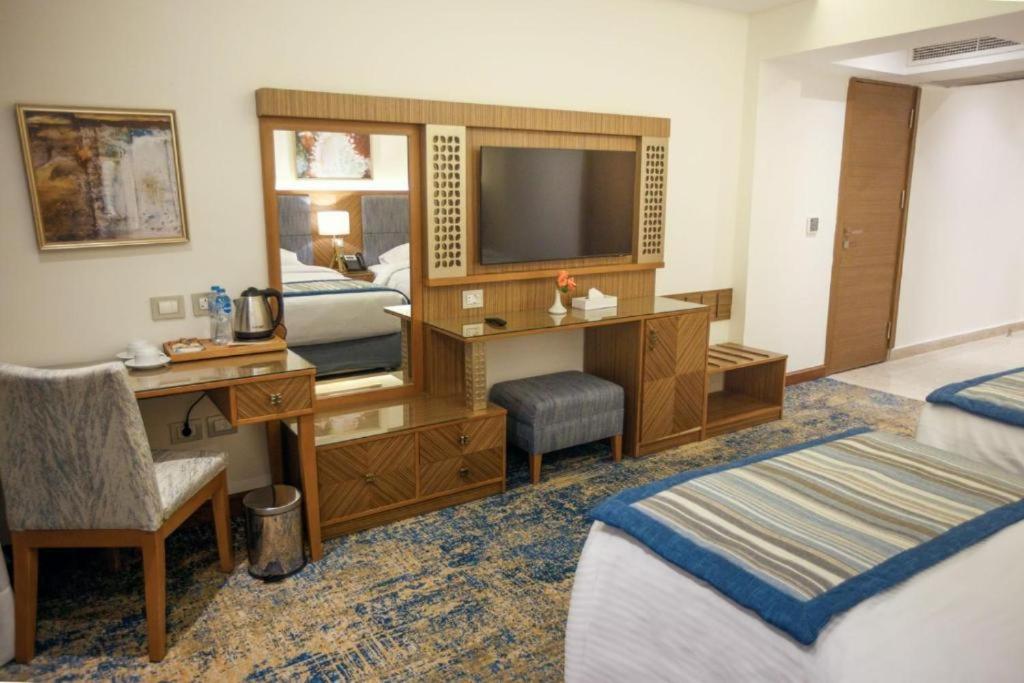 Twin Room with Extra Bed - Photo 5