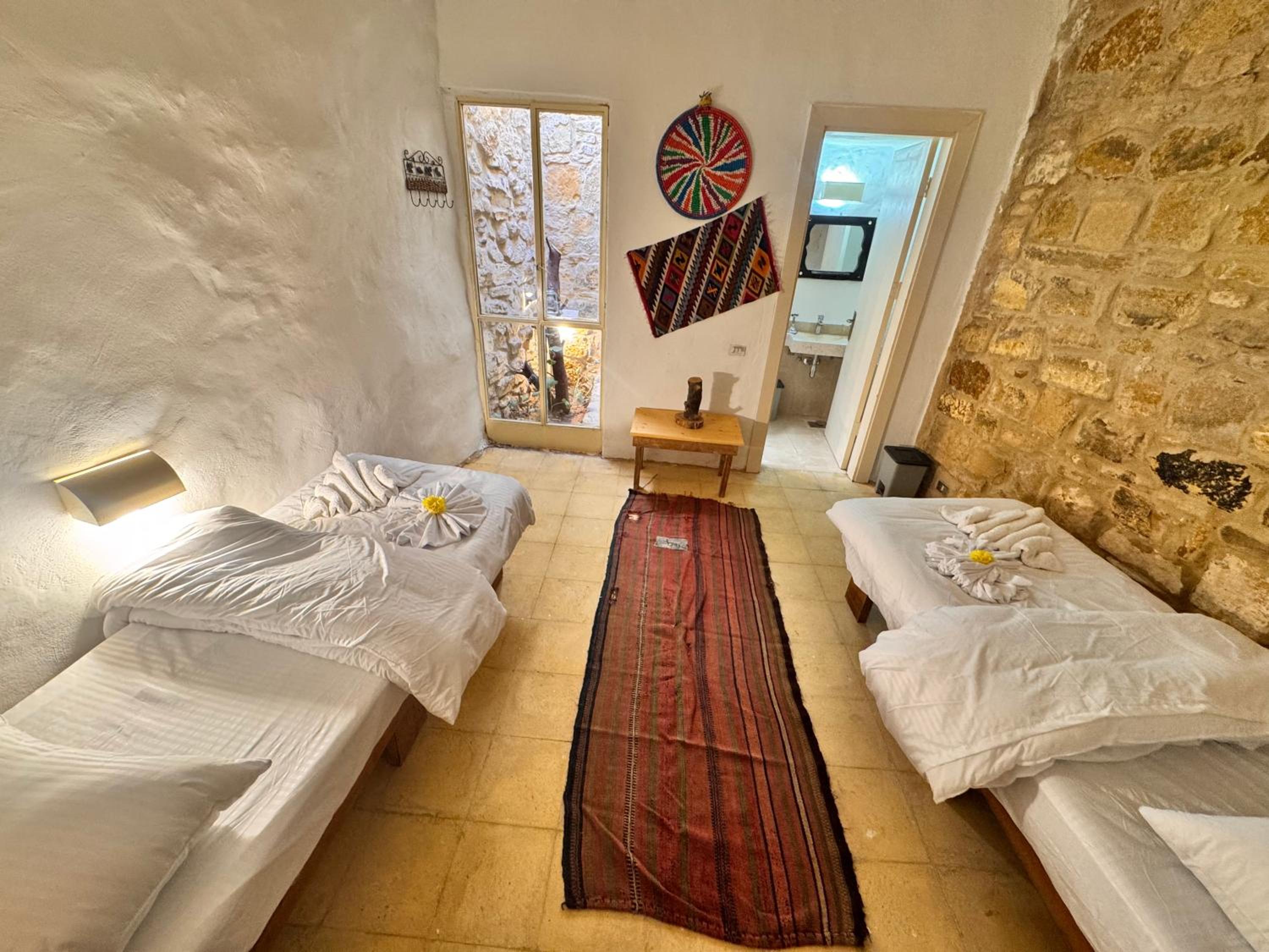 Twin Room with Private Bathroom photo 2