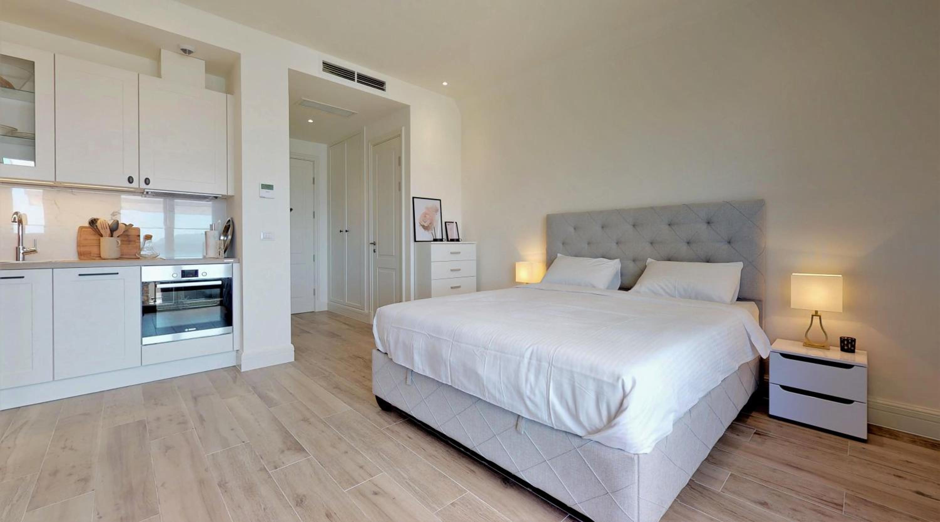 One-Bedroom Apartment photo 1