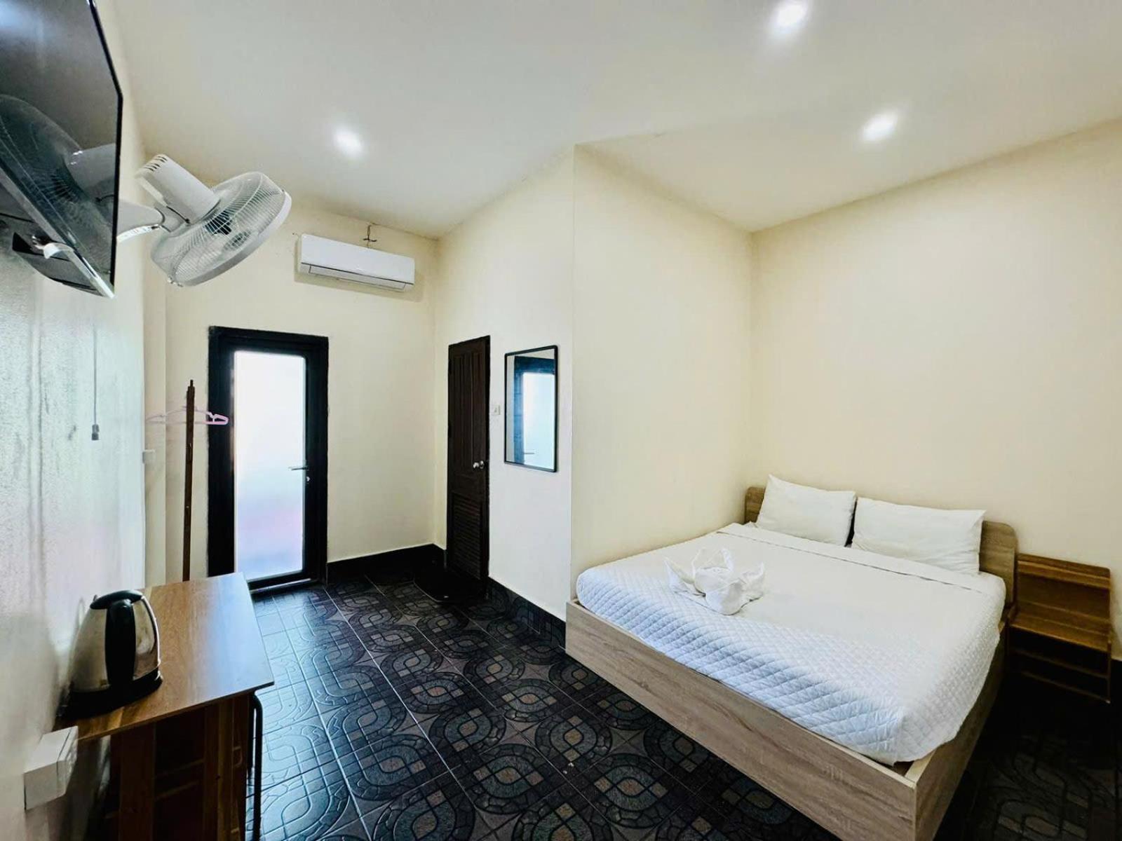 Deluxe Room - Photo 5