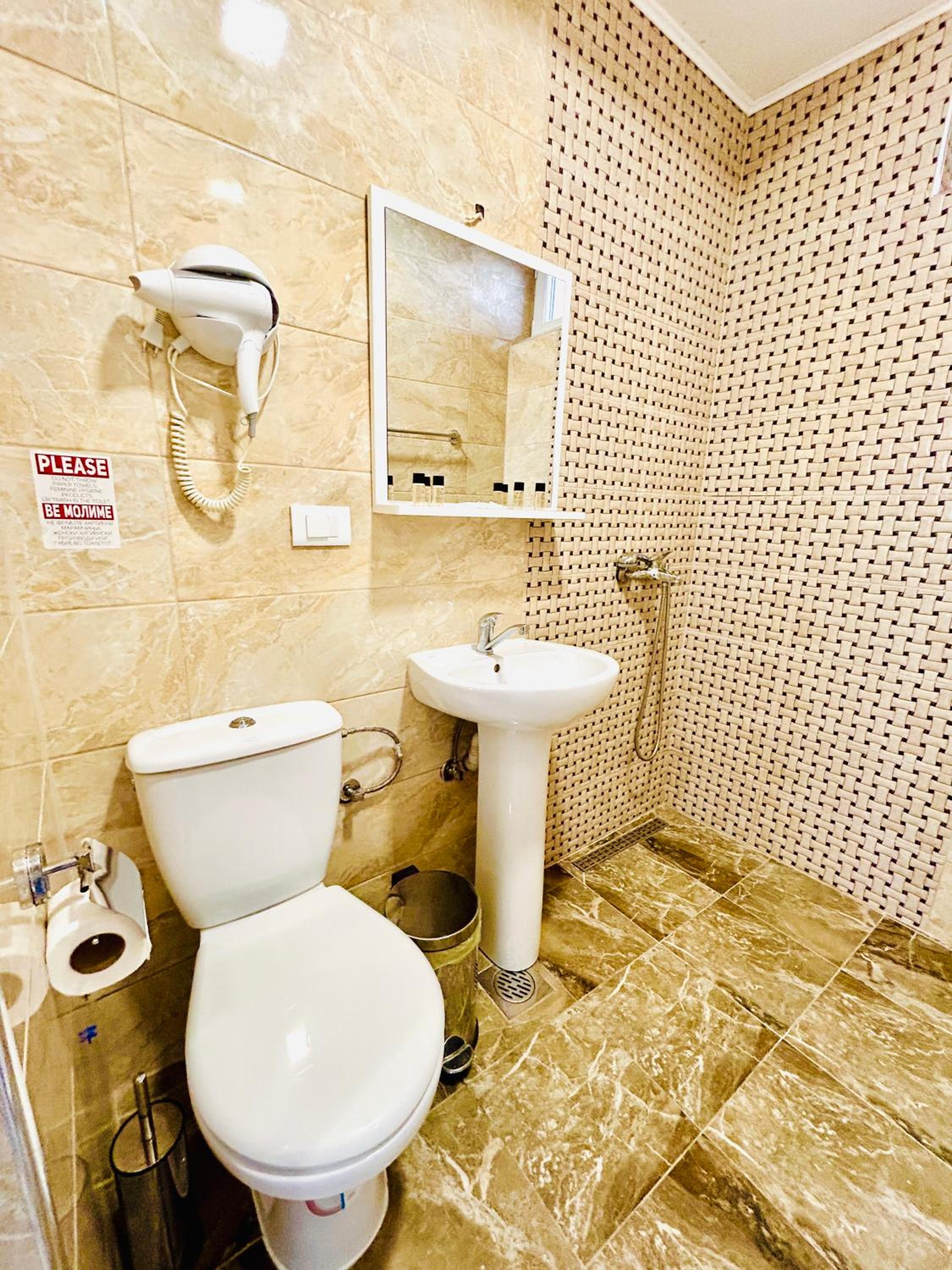 Comfort Quadruple Room - Photo 16