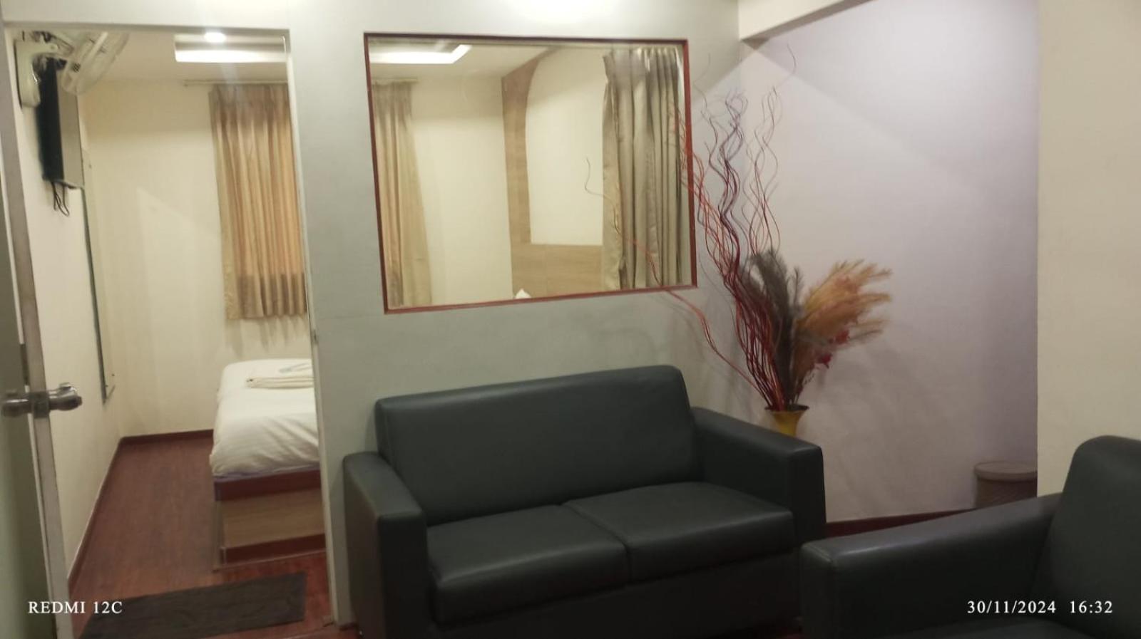 Deluxe King Suite - Photo 1