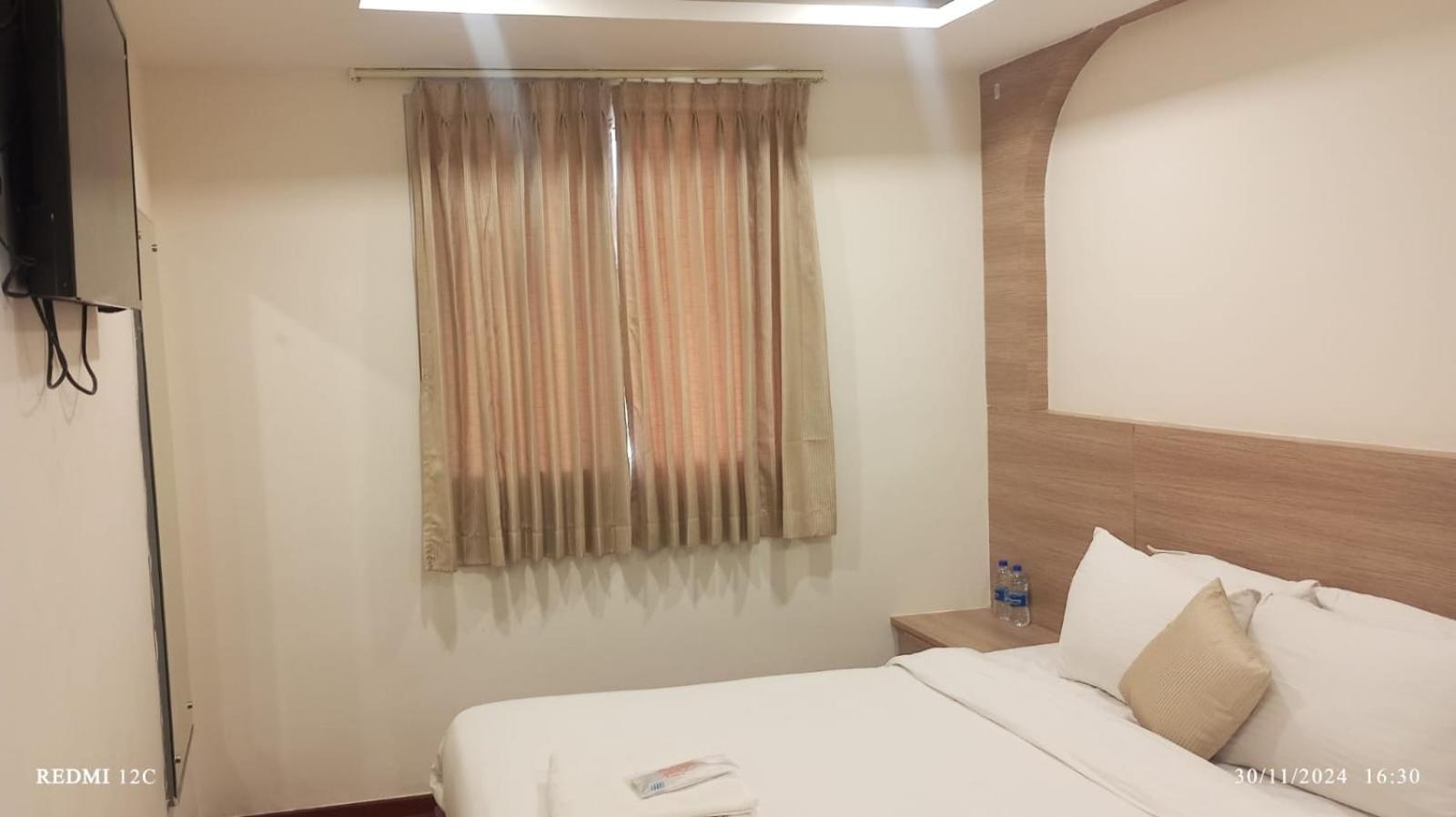 Deluxe King Suite - Photo 4