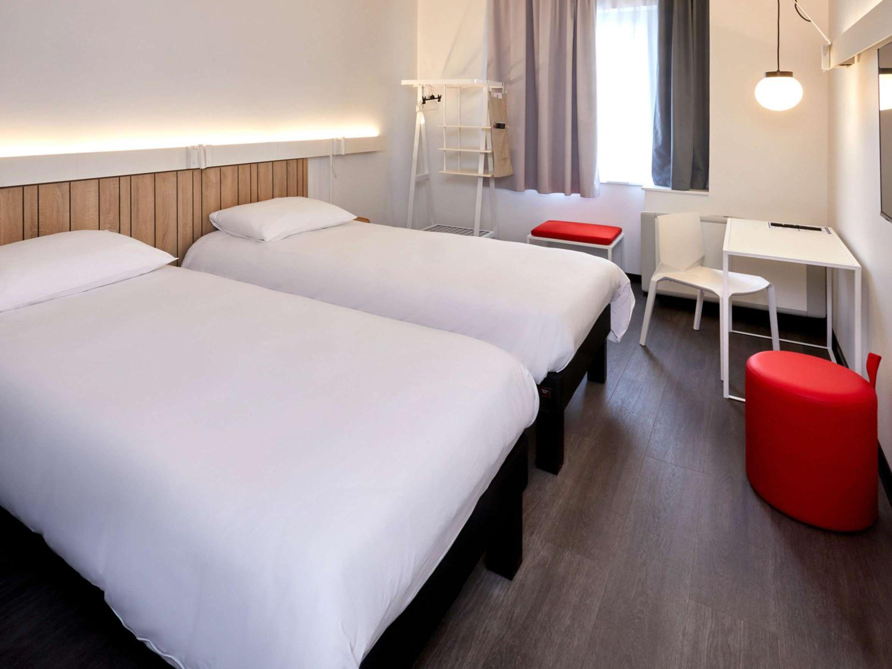 Standard Twin Room - Courtyard Side - Photo 1