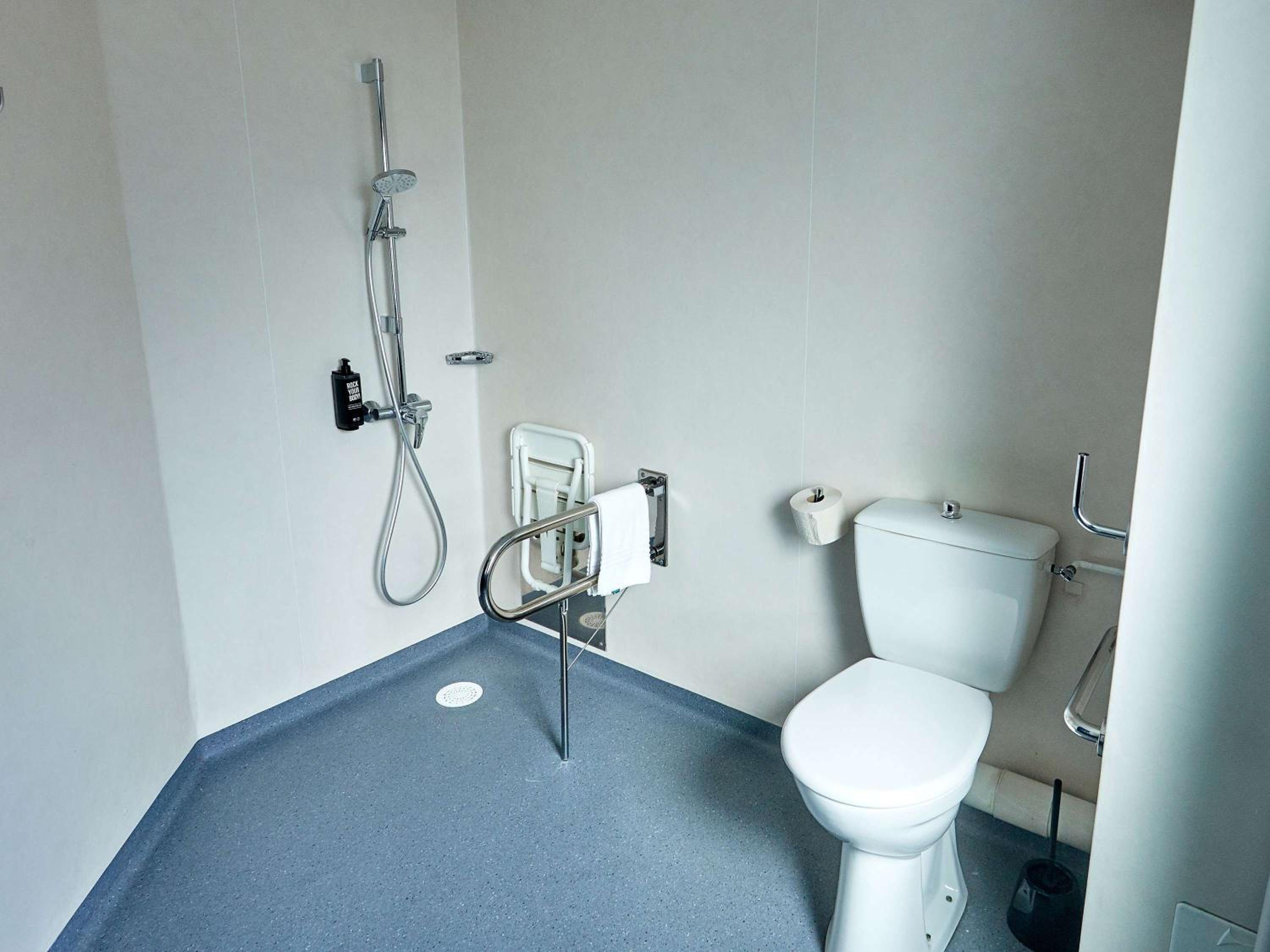 Standard Double Room With One Double And One Single Bed - Non-Smoking - Photo 3