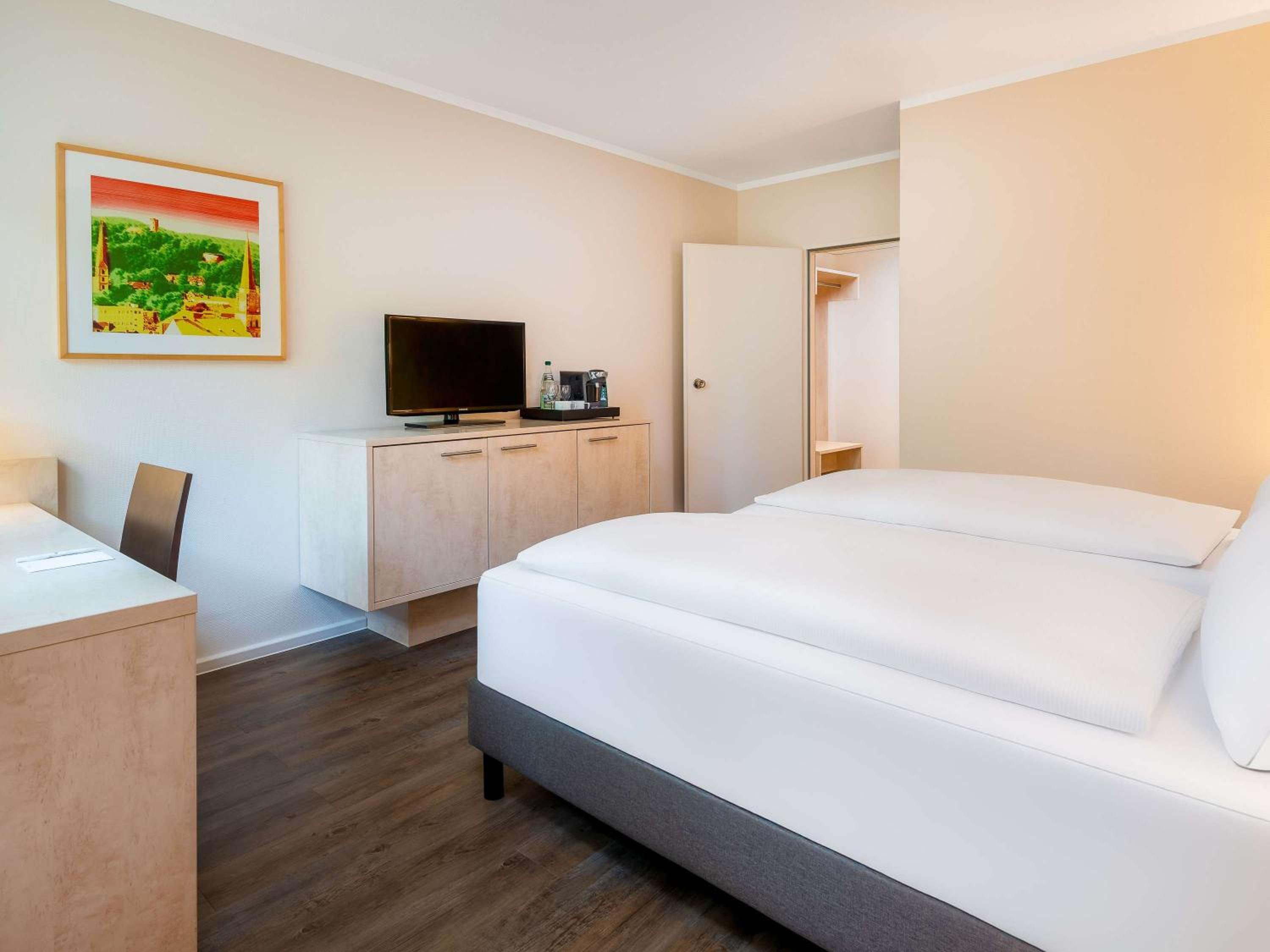 Standard Double Room with Sofa Bed - Photo 13