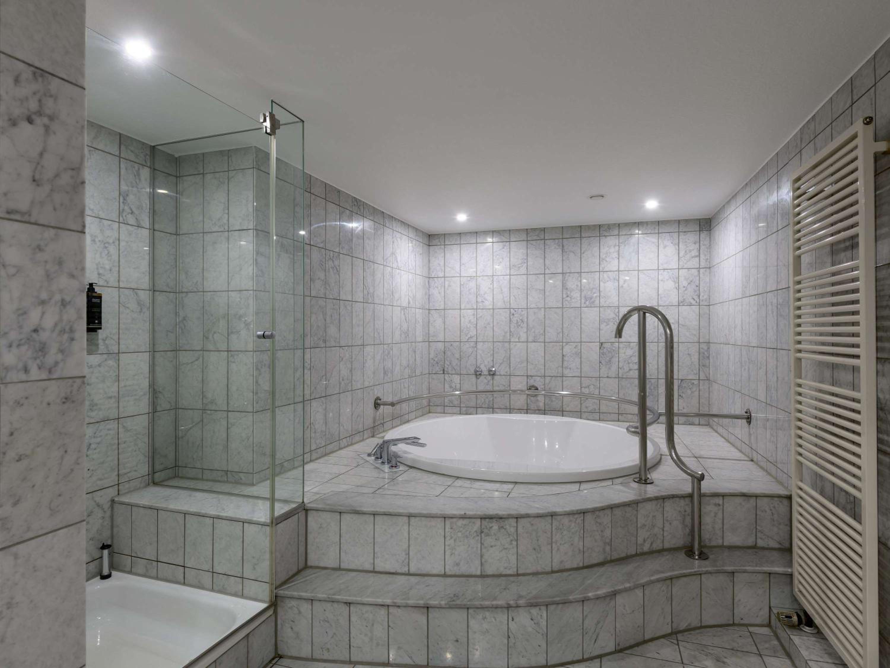 Executive Suite with King bed - Photo 2