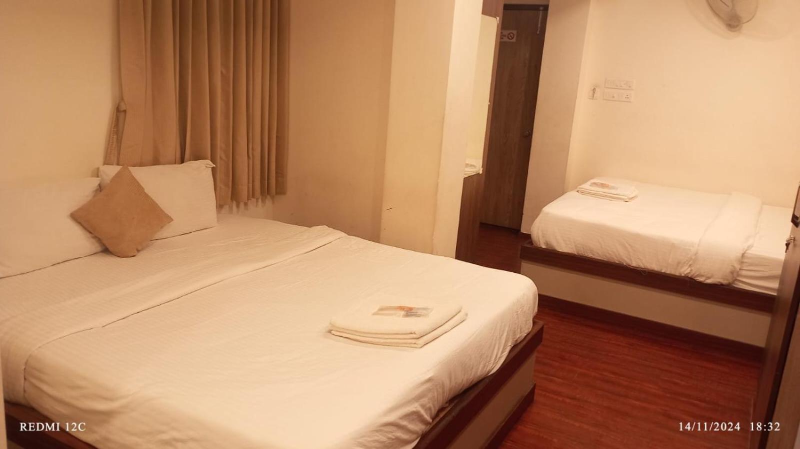 6-Bed Mixed Dormitory Room photo 2