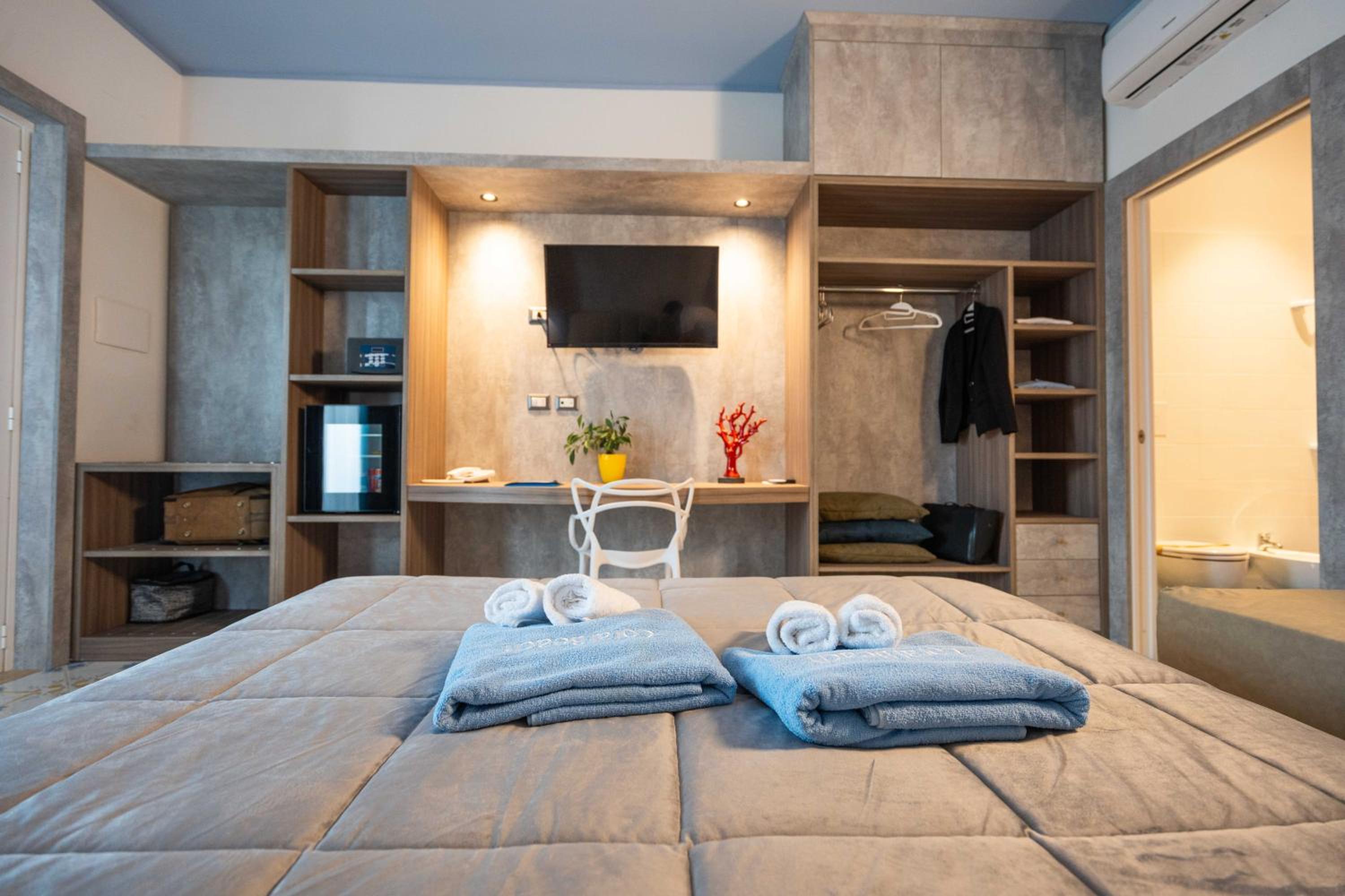 Double or Twin Room photo 3