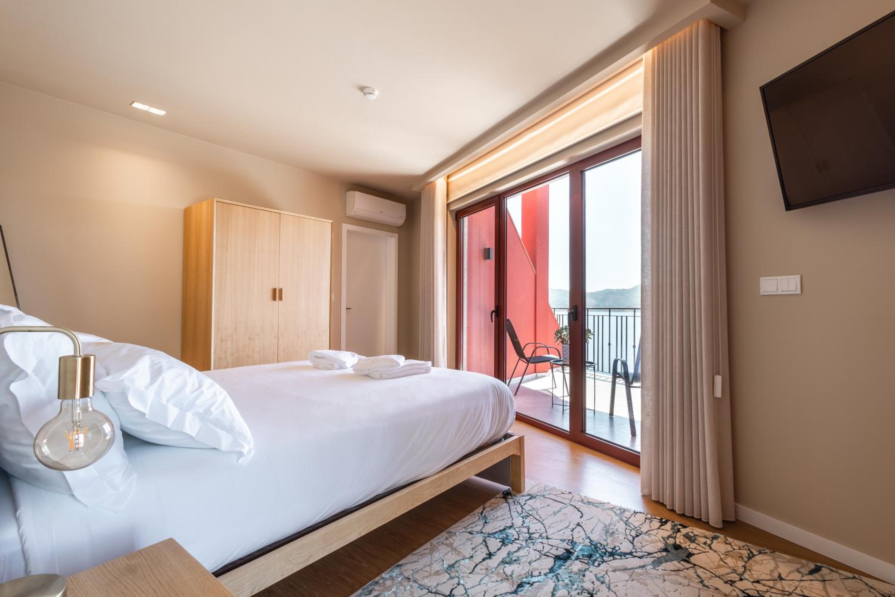 Suite with Lake View