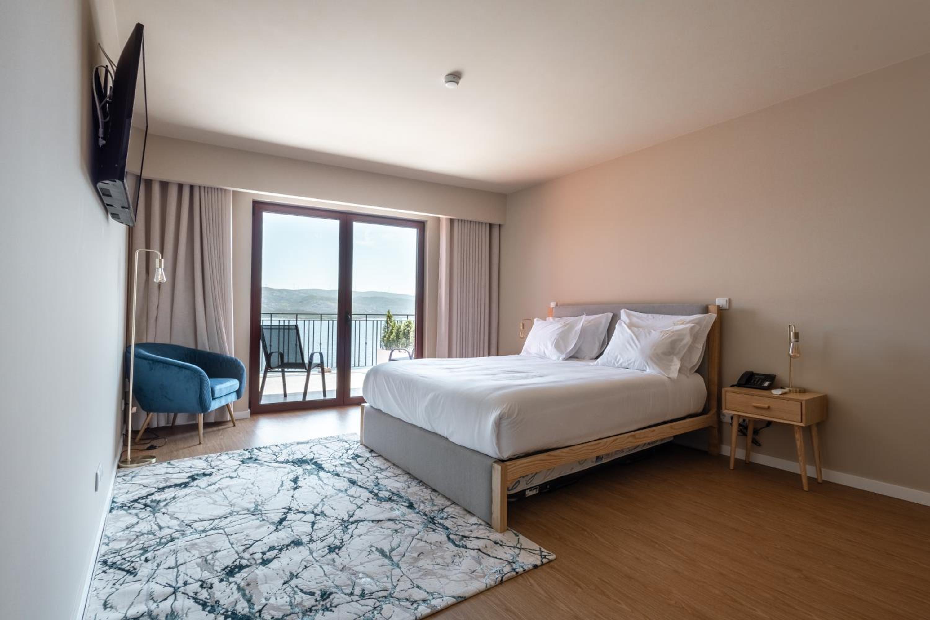 Double Room with Lake View - Photo 1