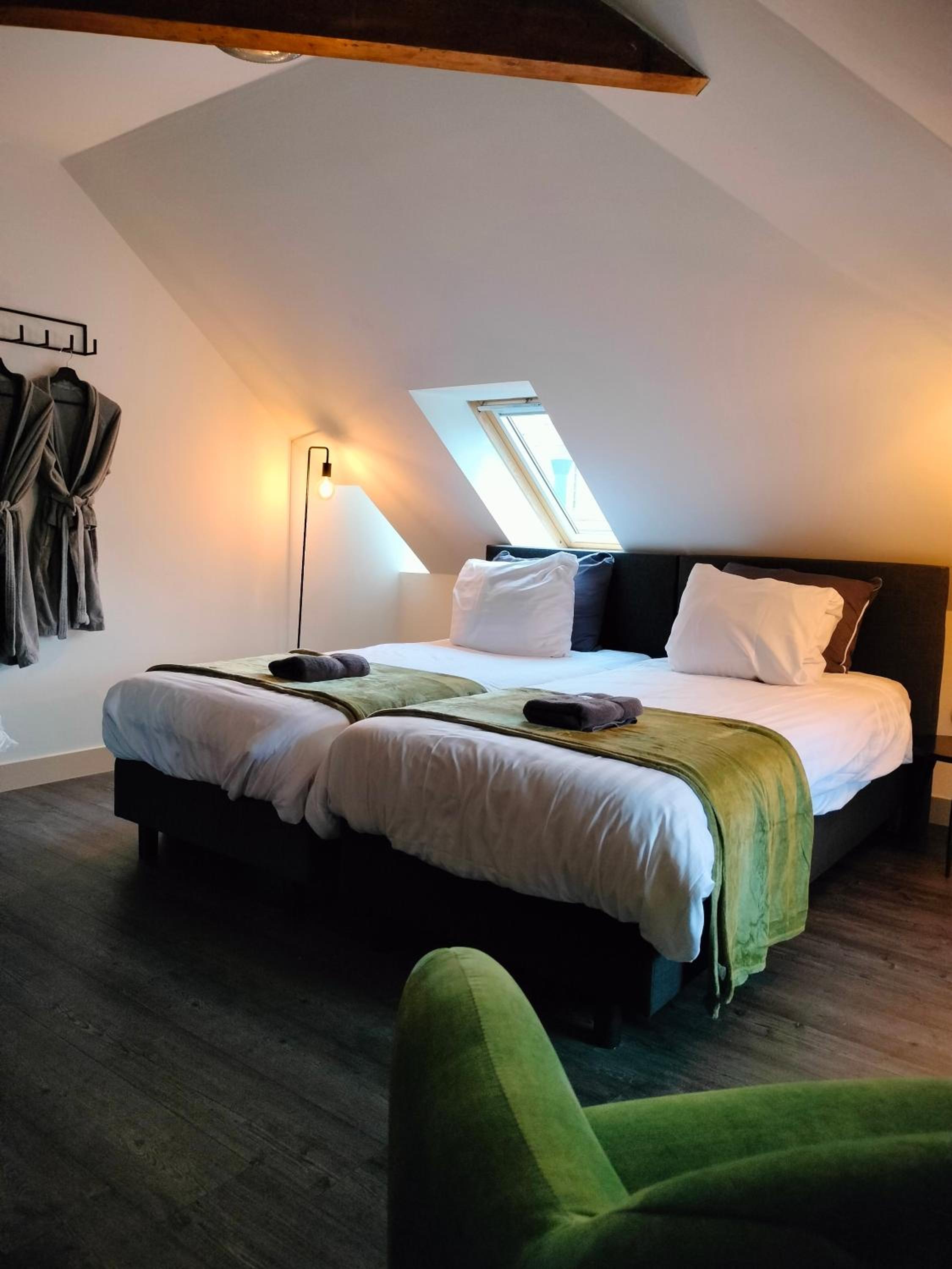 Standard Twin Room with Shared Bathroom photo 1