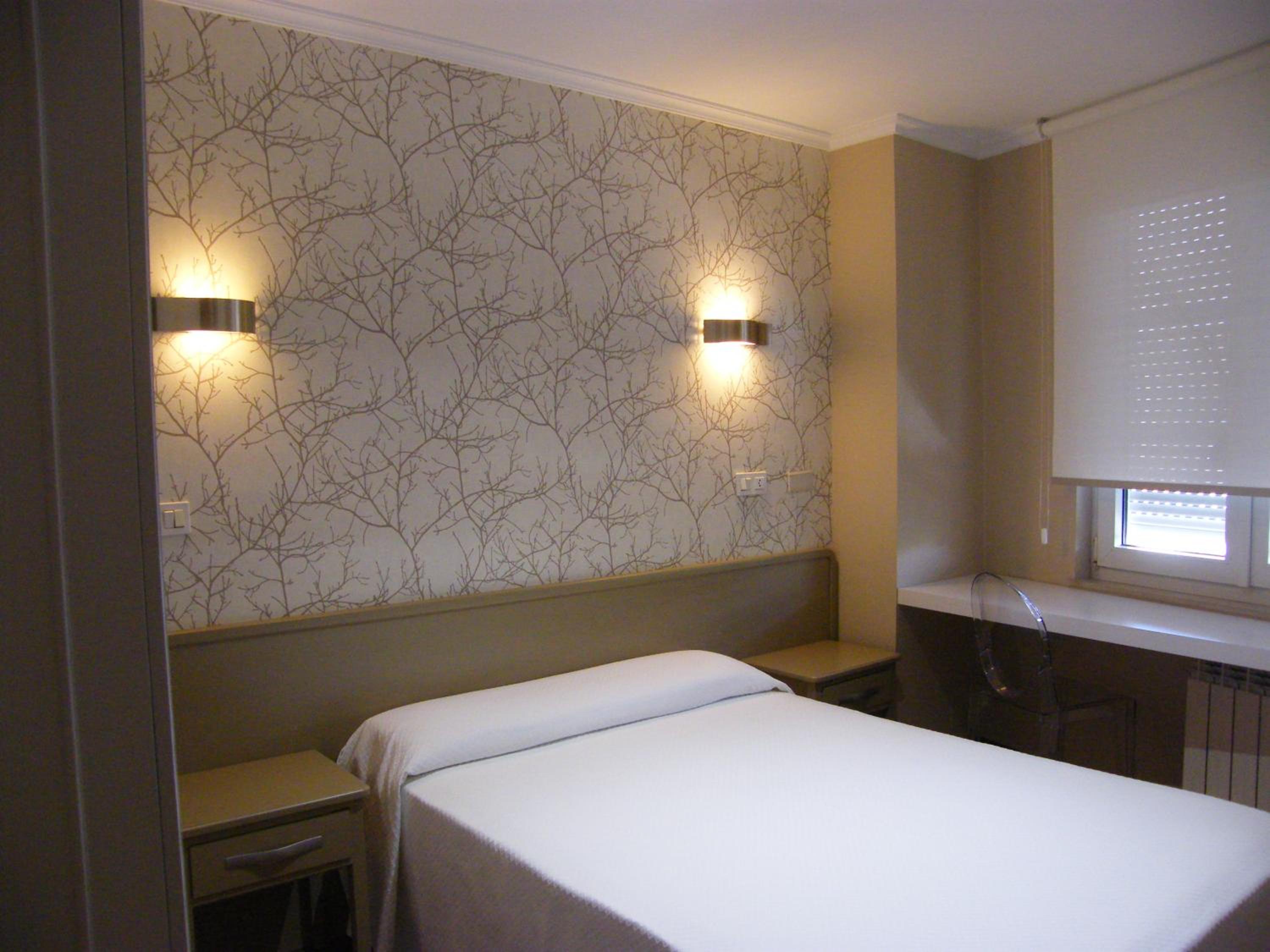 Double or Twin Room - Photo 11