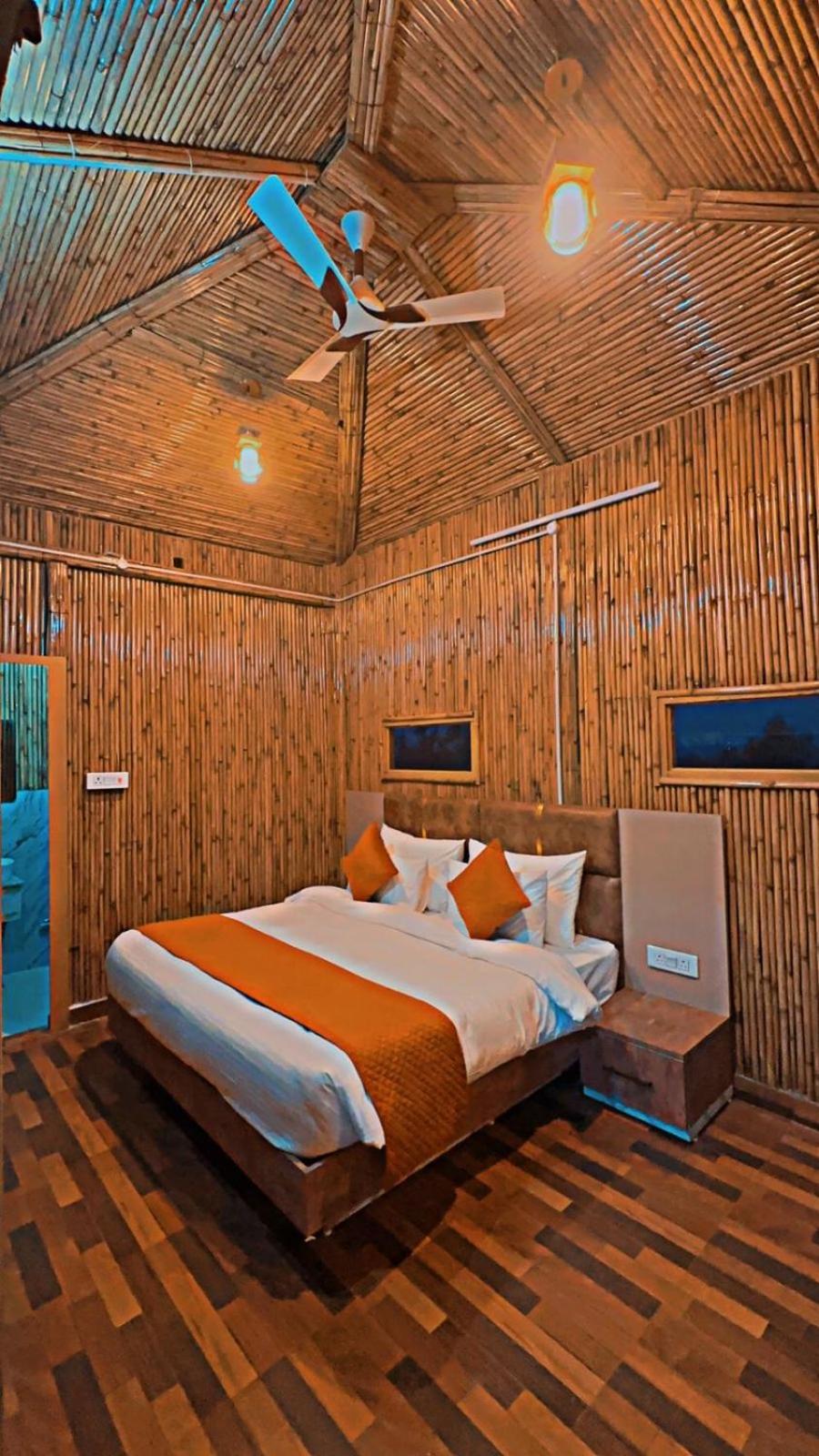 Deluxe Double Room (2 Adults + 1 Child) photo 3