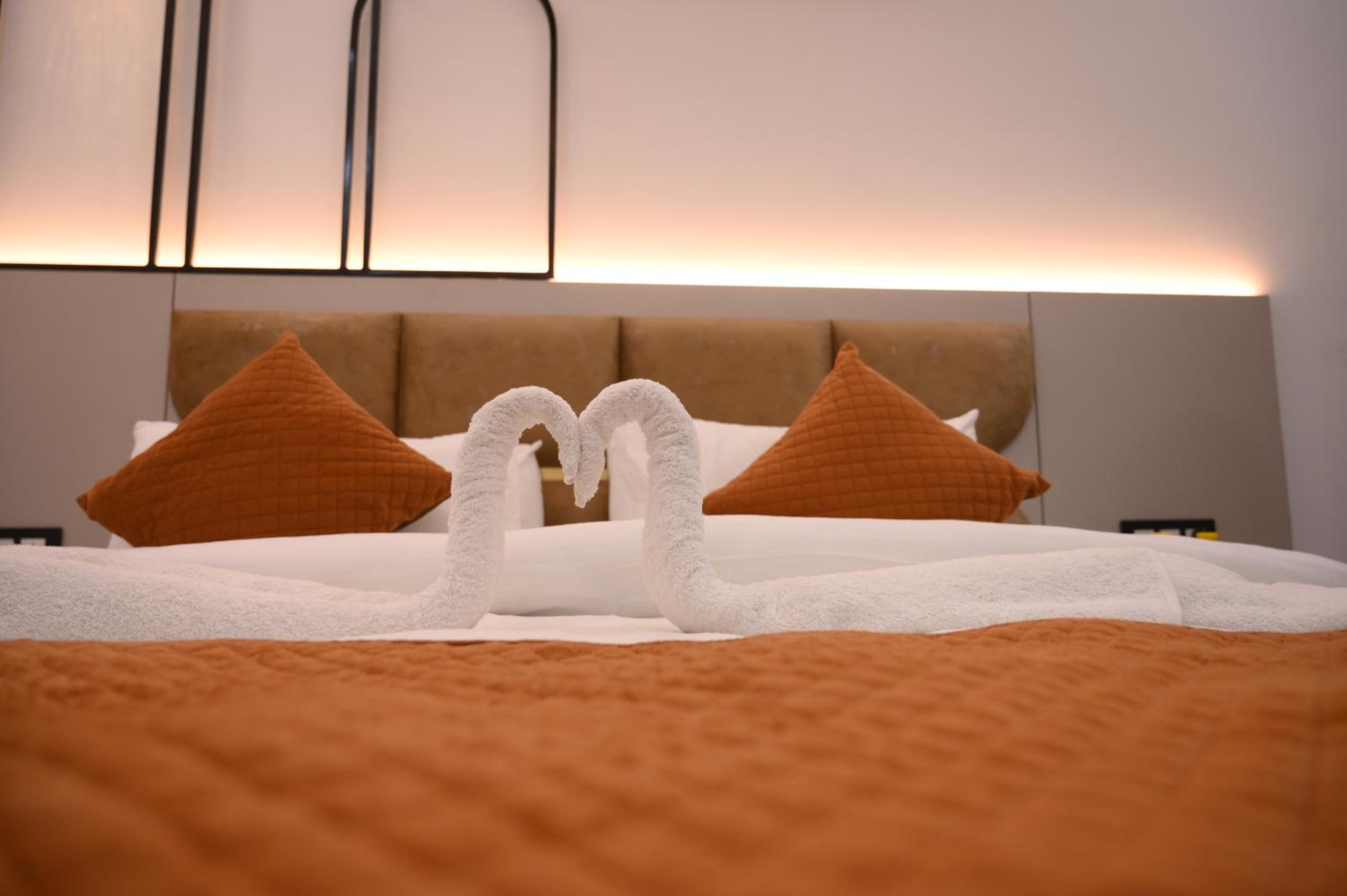 Deluxe Double Room (2 Adults + 1 Child)
