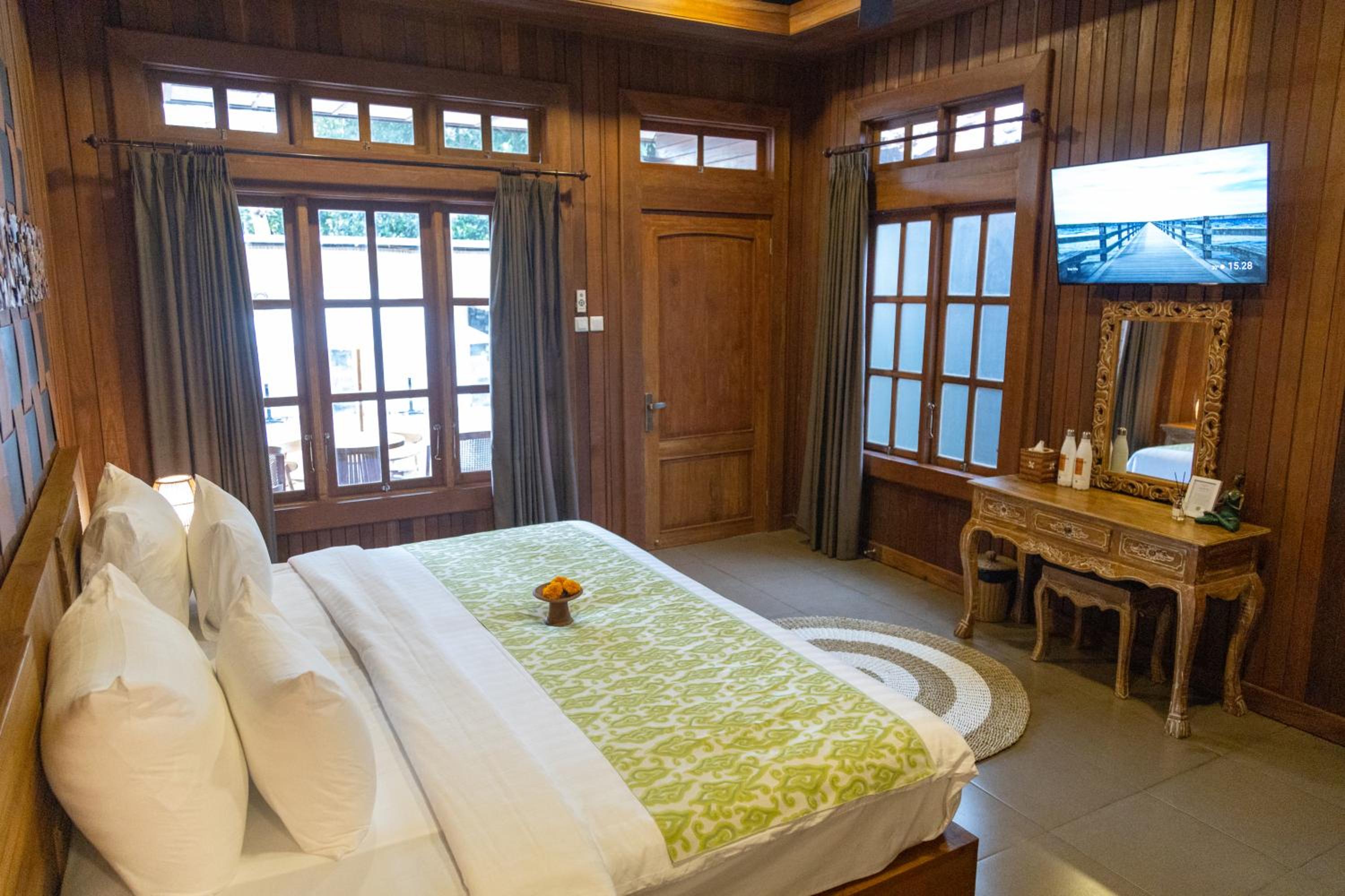 Deluxe Double Room - Photo 13