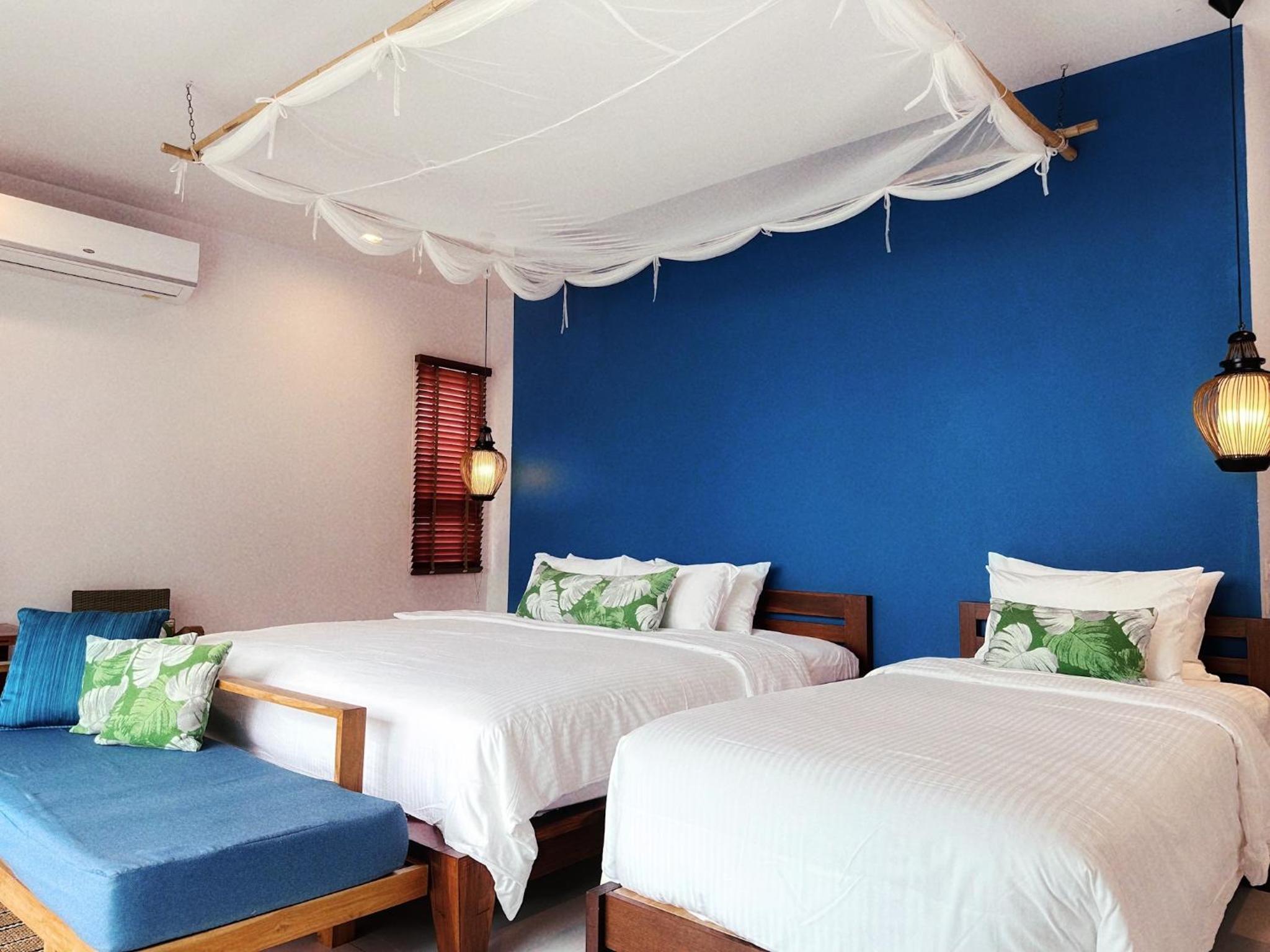 Triple Room with Sea View