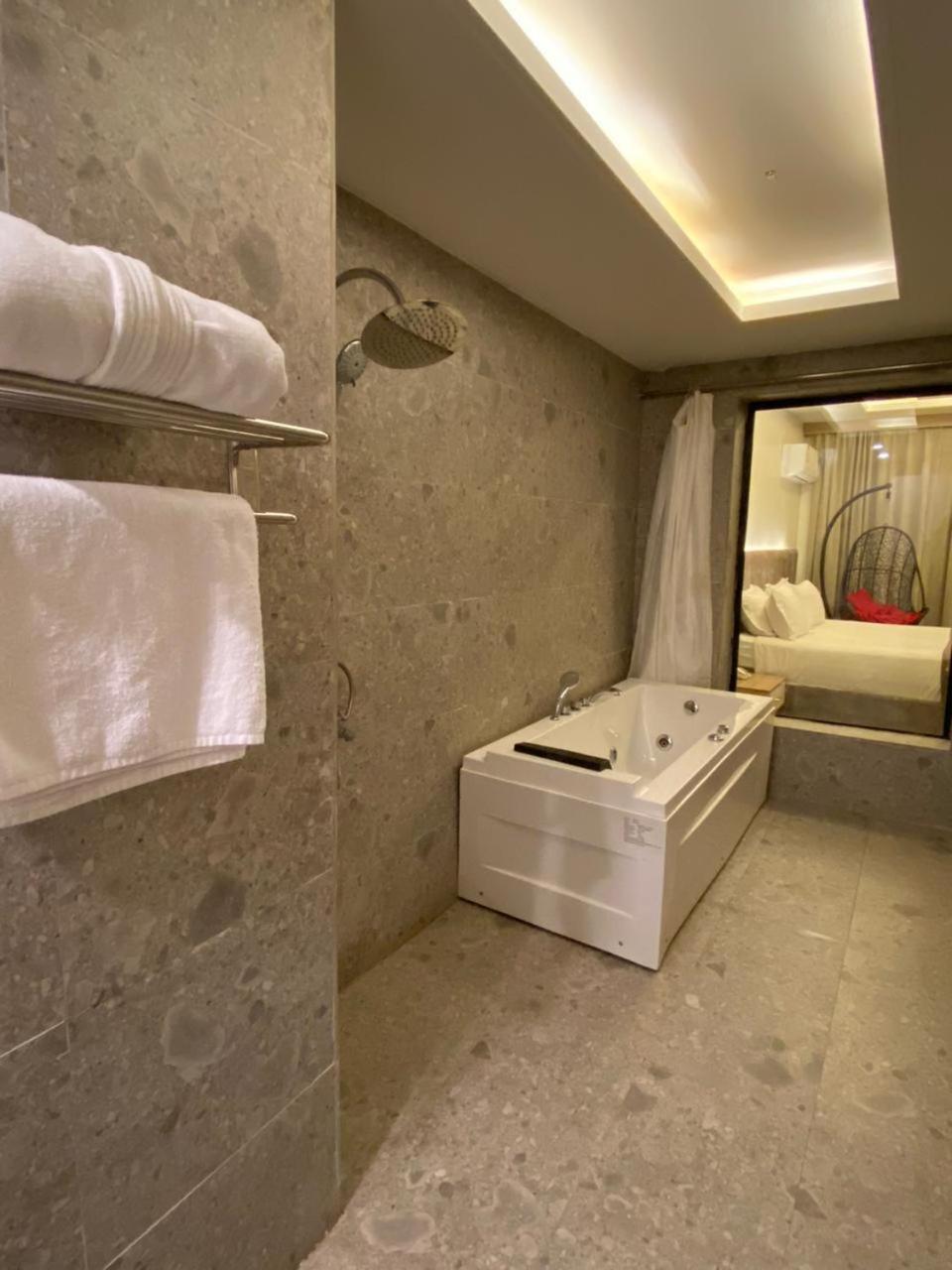 Double Room with Spa Bath photo 2