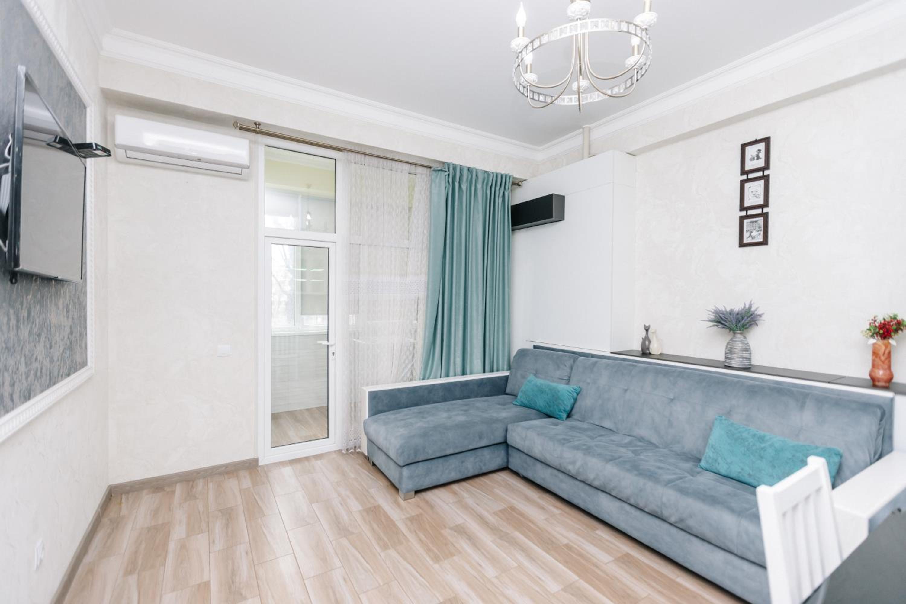 One-Bedroom Apartment photo 1