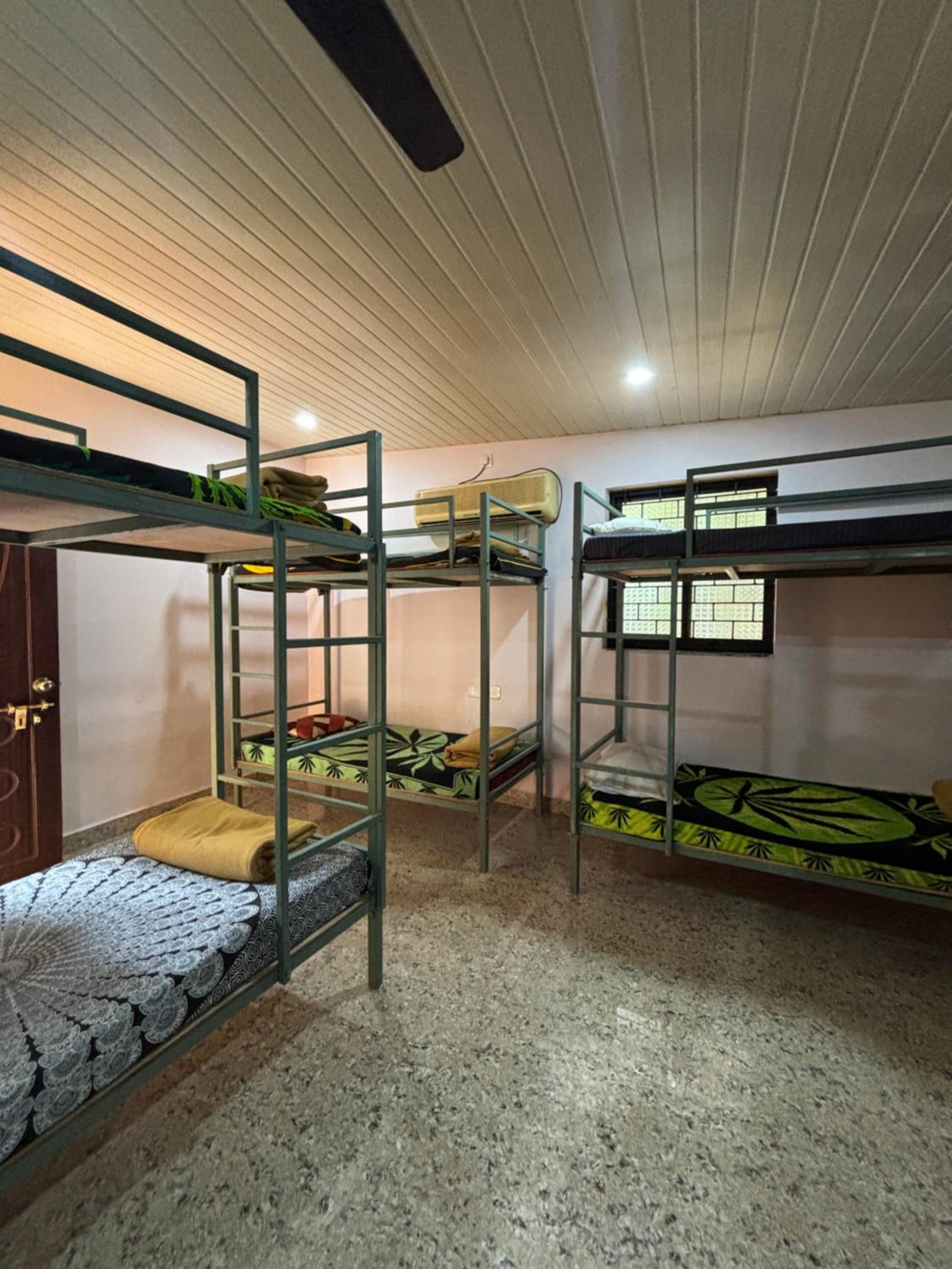 Bed in 6-Bed Mixed Dormitory Room
