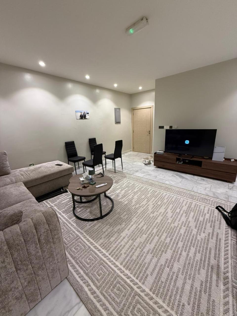 One-Bedroom Apartment photo 3