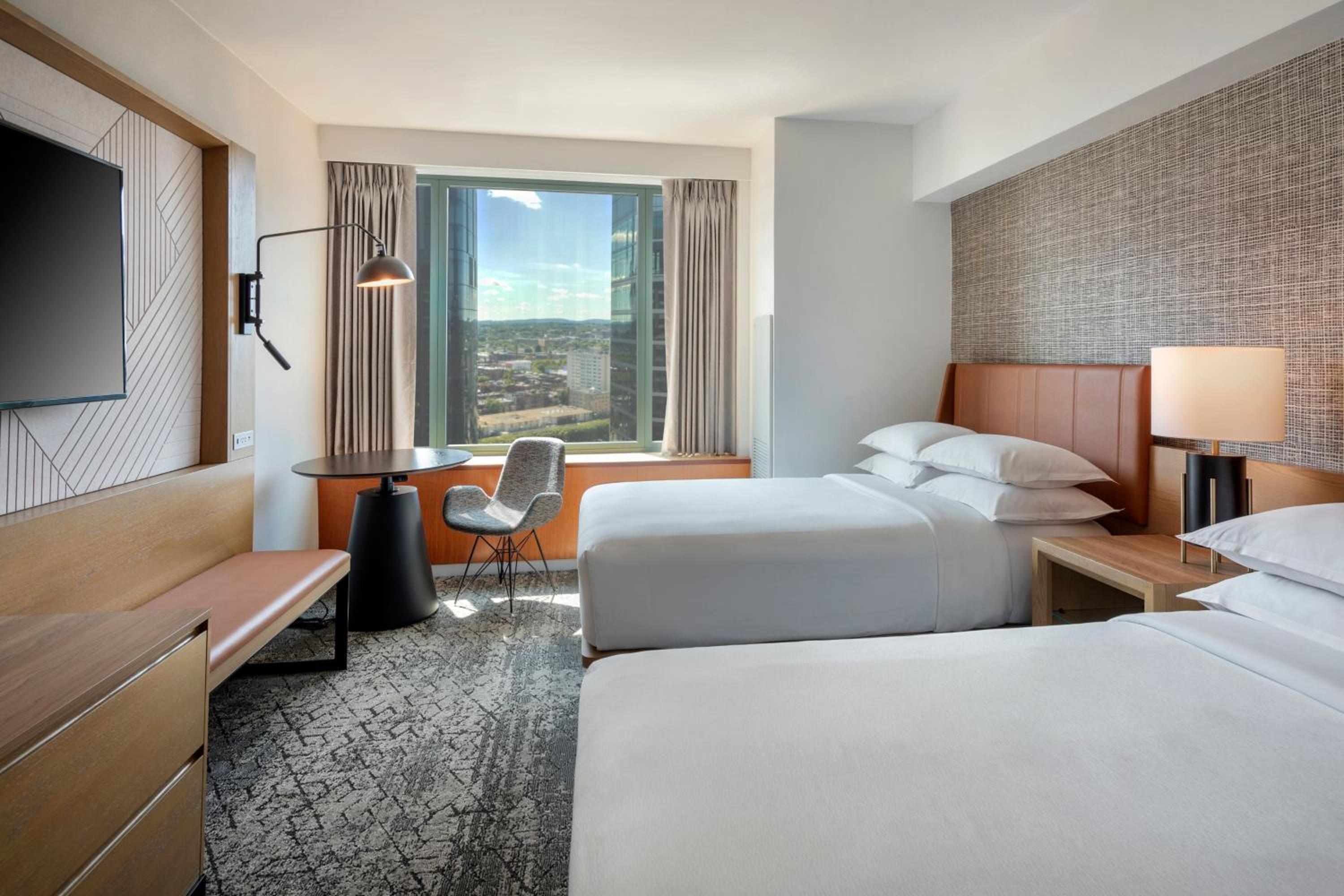 High Floor Double Double Room, High Floor, Guest room, 2 Double thumbnail 5