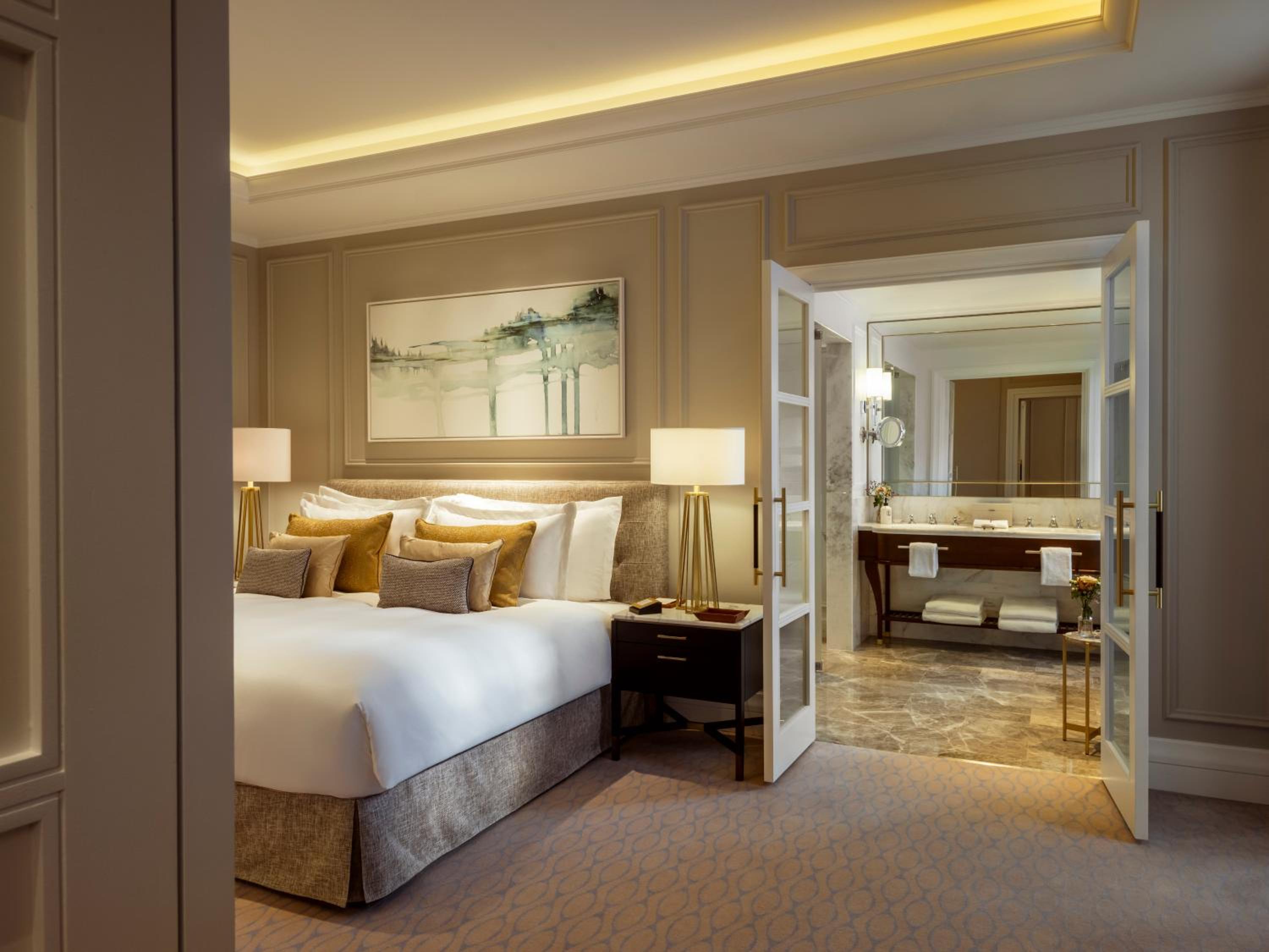 Grand Deluxe Suite photo 3