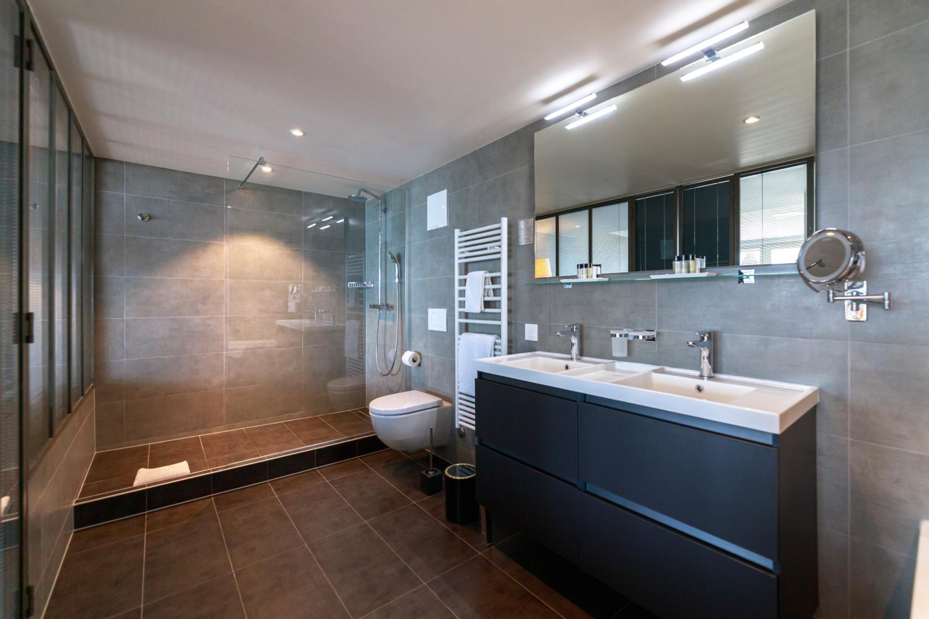 Suite - Photo 9