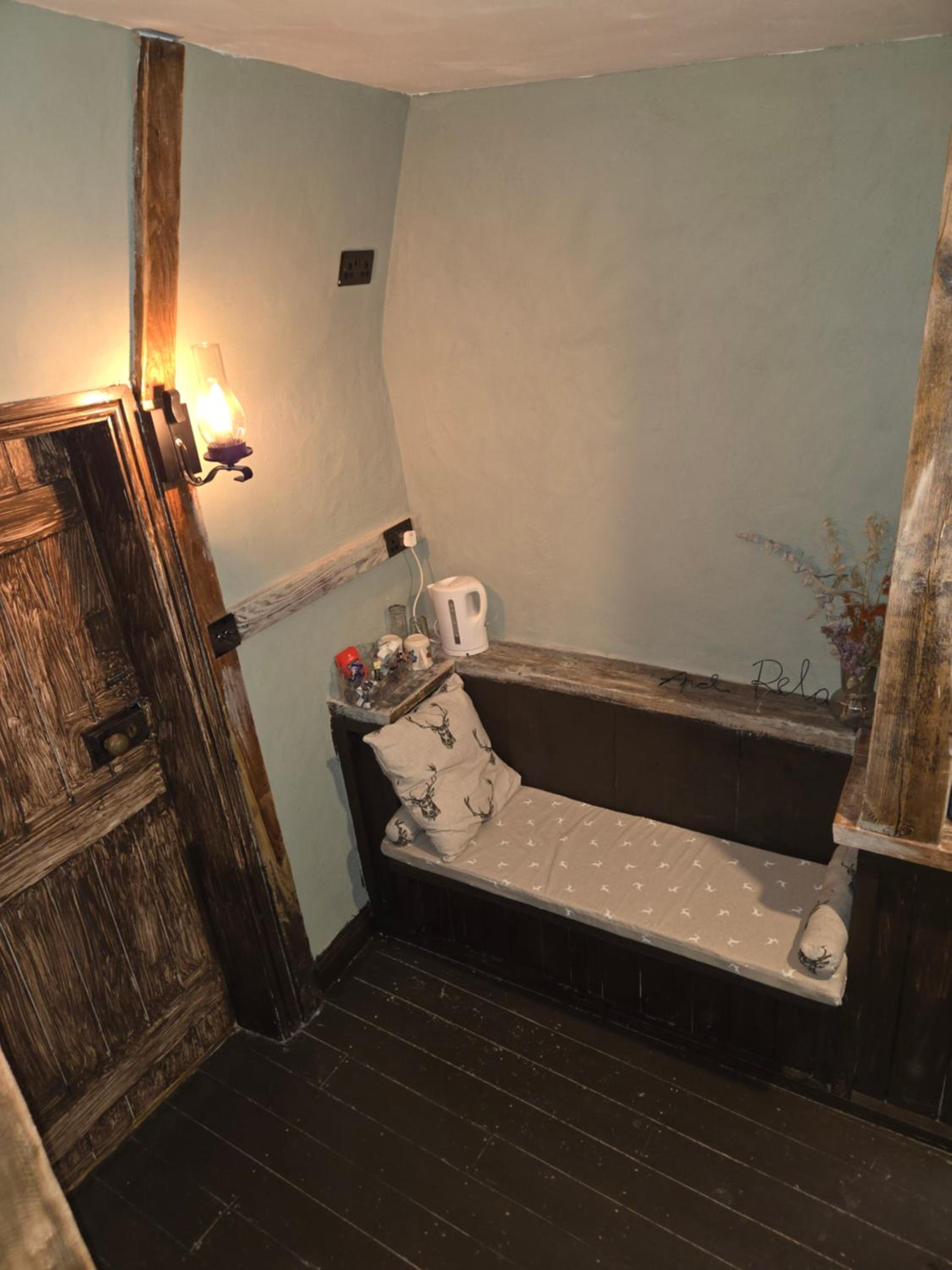 Double Room with Private Bathroom - Photo 3