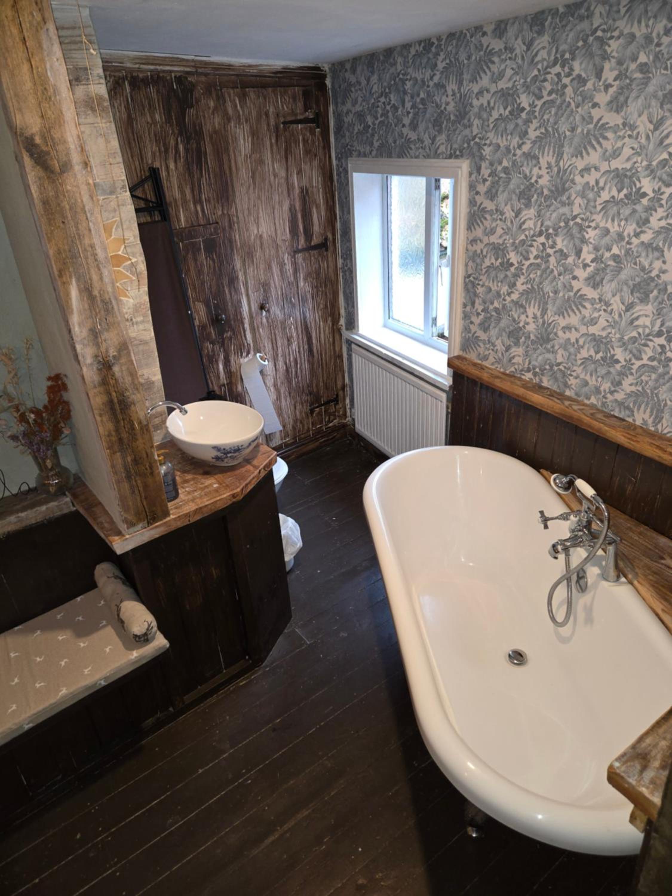 Double Room with Private Bathroom - Photo 2