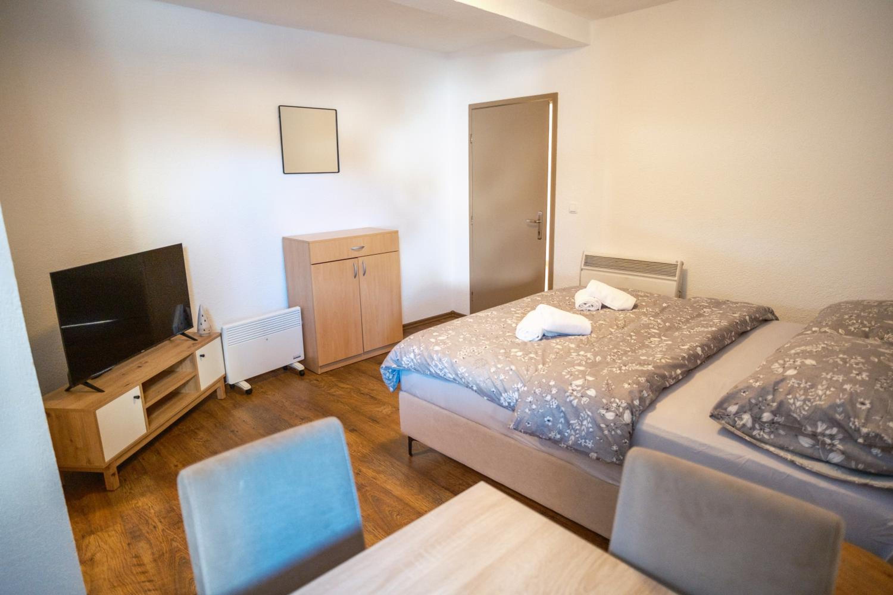 One-Bedroom Apartment photo 1