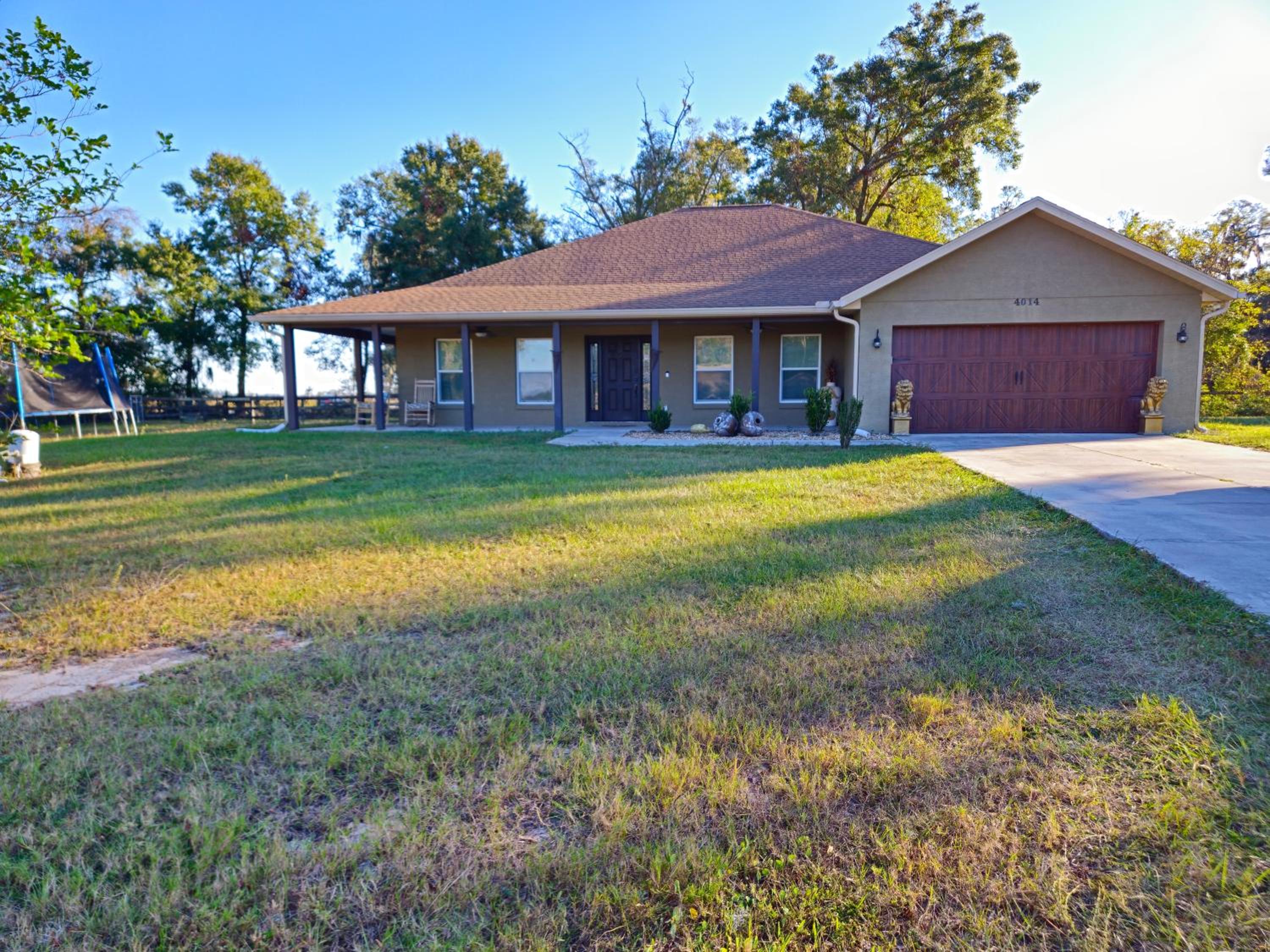 Three-Bedroom House photo 2