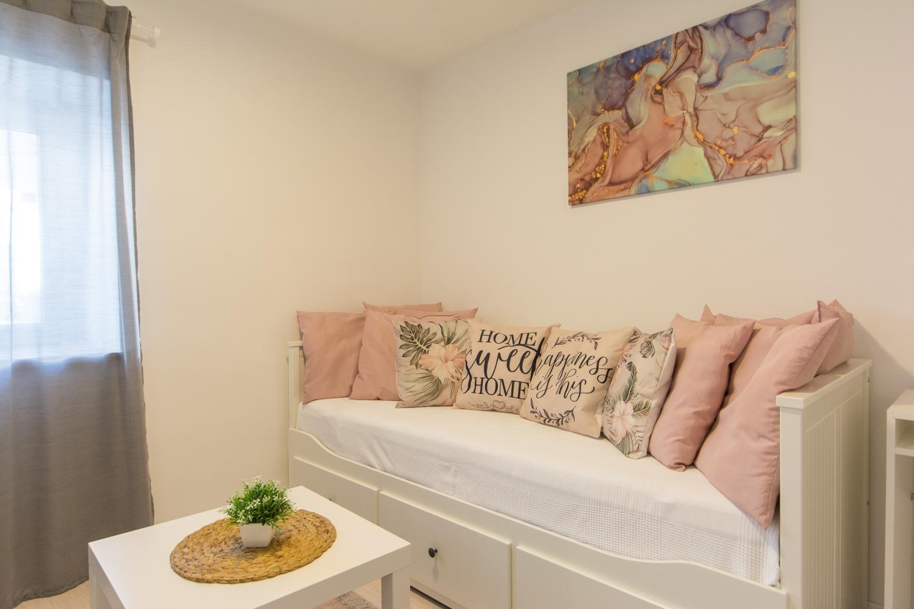 Deluxe One-Bedroom Apartment