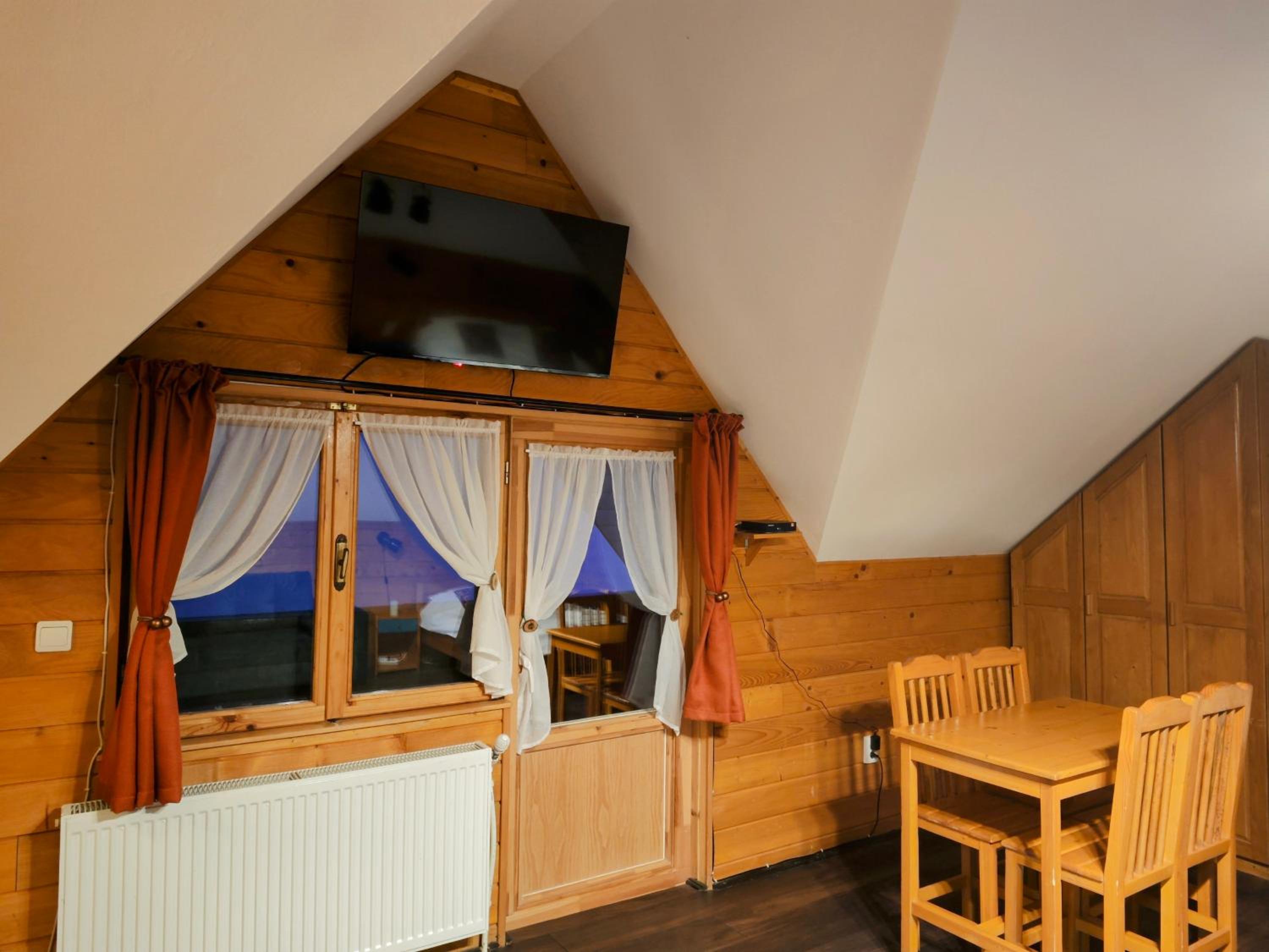 Deluxe Studio
