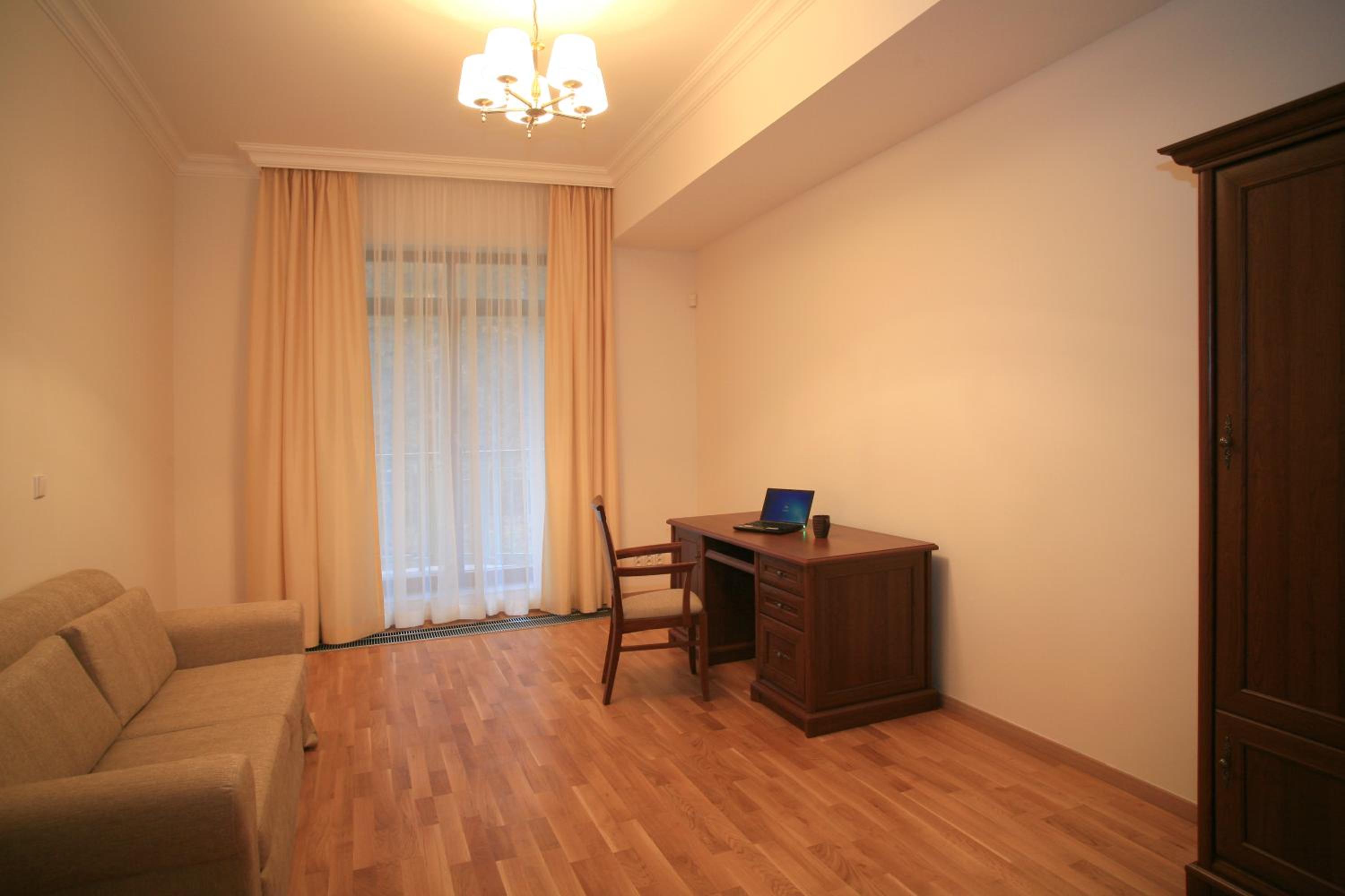 Three-Bedroom Deluxe Apartment photo 3